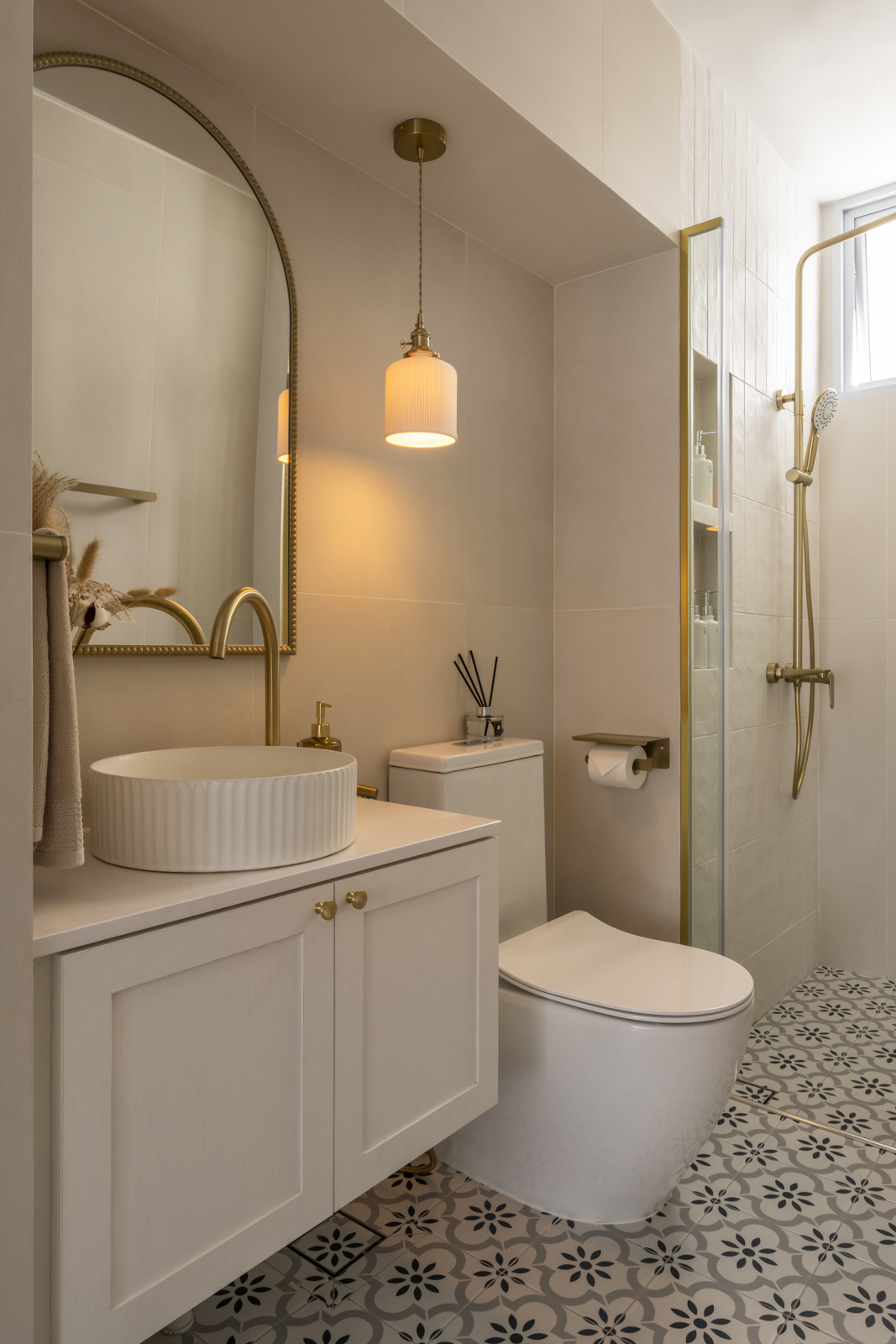 Embracing-White-Minimalism-for-Clean-Aesthetics