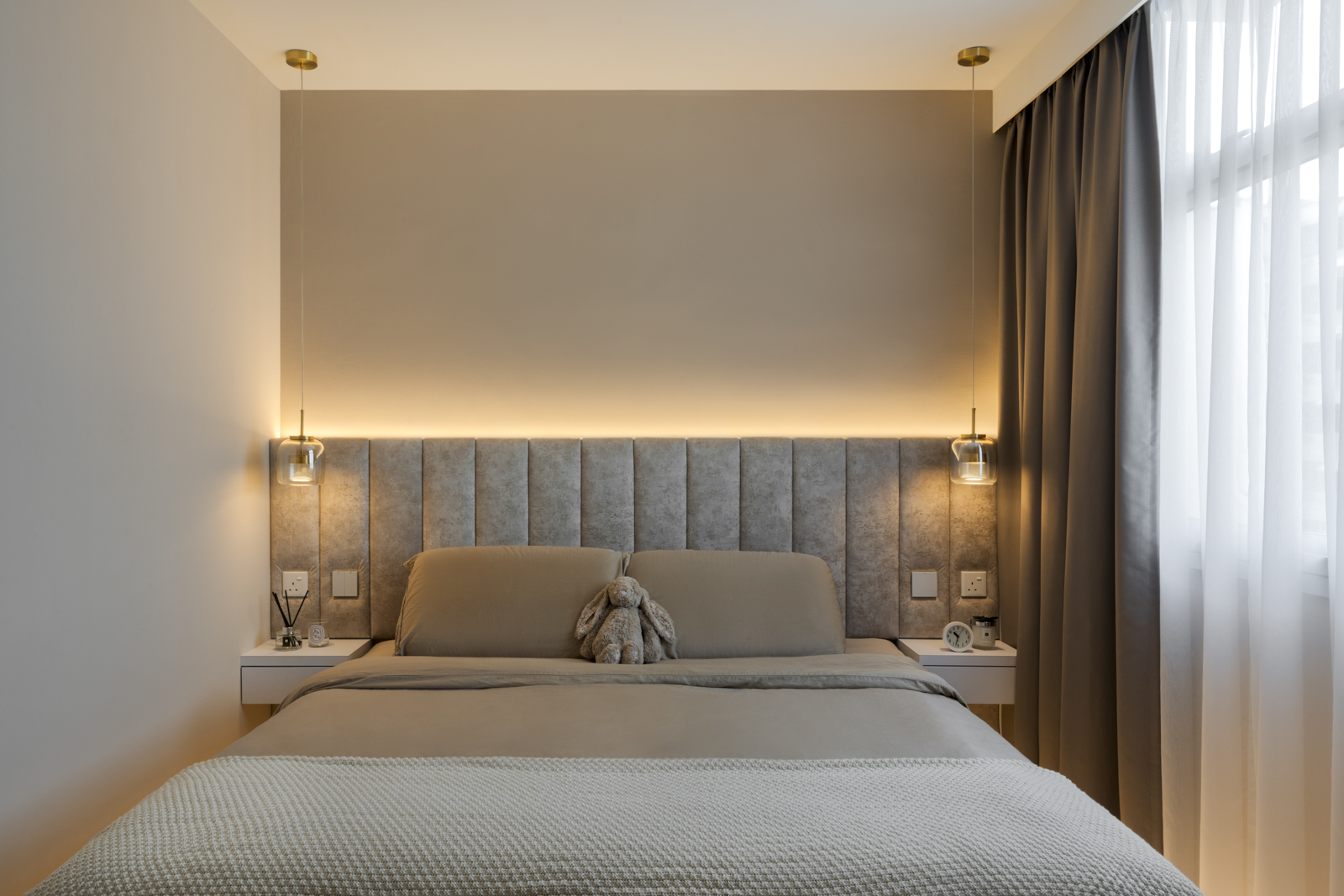 Embracing White Minimalism for Clean Aesthetics - Modern minimalist bedroom, neutral color palette, soft lighting, elegant