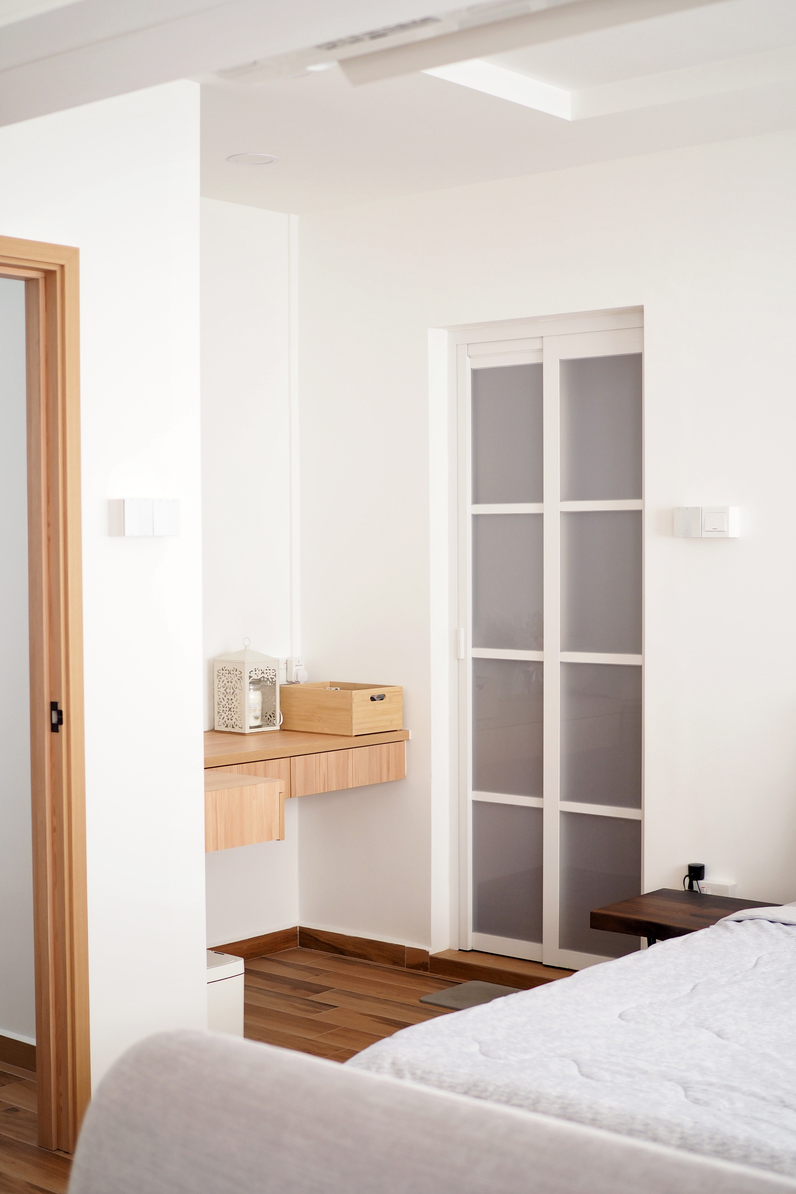 Incorporating minimalistic living into our home - Minimalist bedroom, modern decor, white walls, wooden furniture, bedside