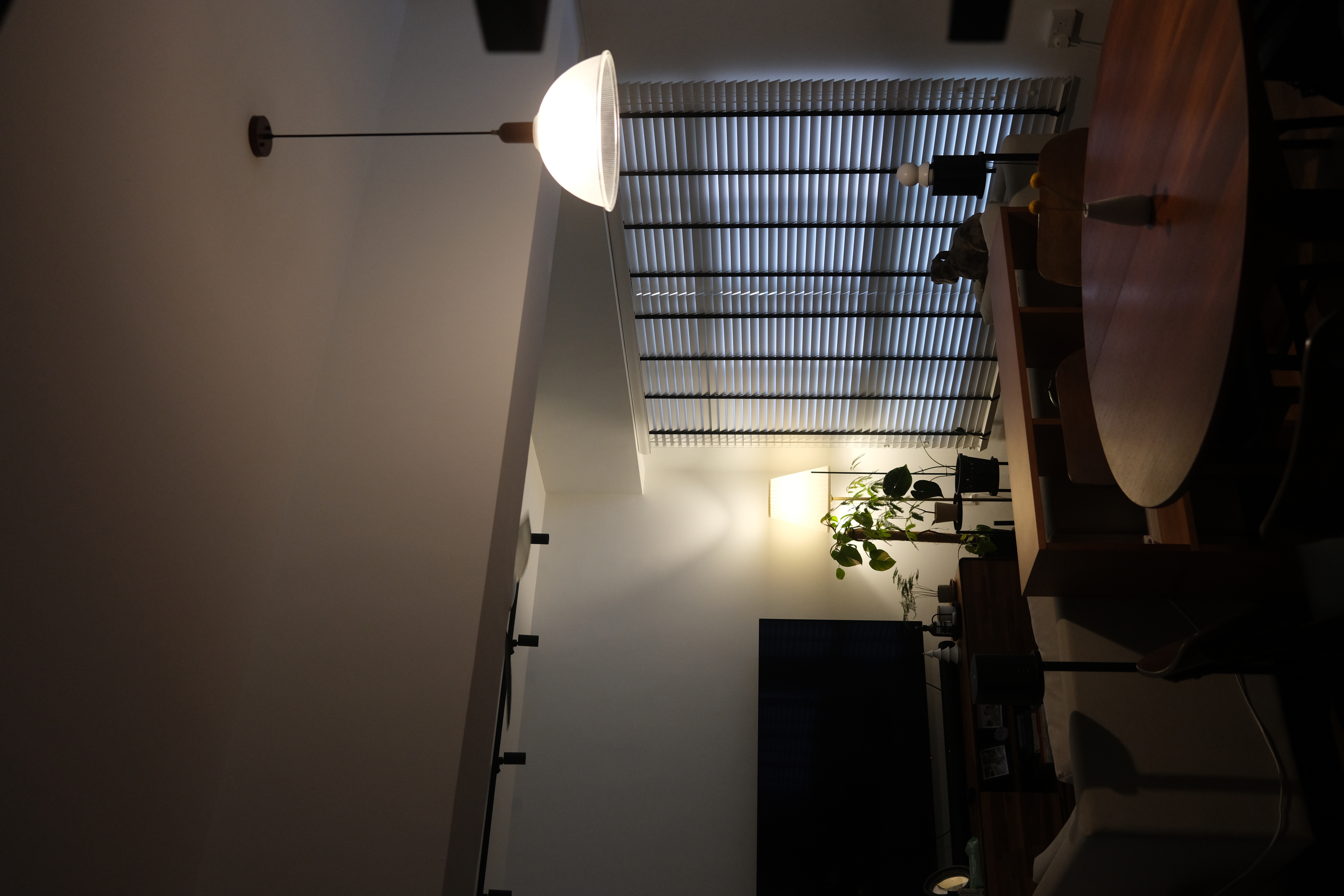 Warm / Cool / White | Pick your favourite lighting - Modern living room, cozy atmosphere, dim lighting, ceiling fan, blinds