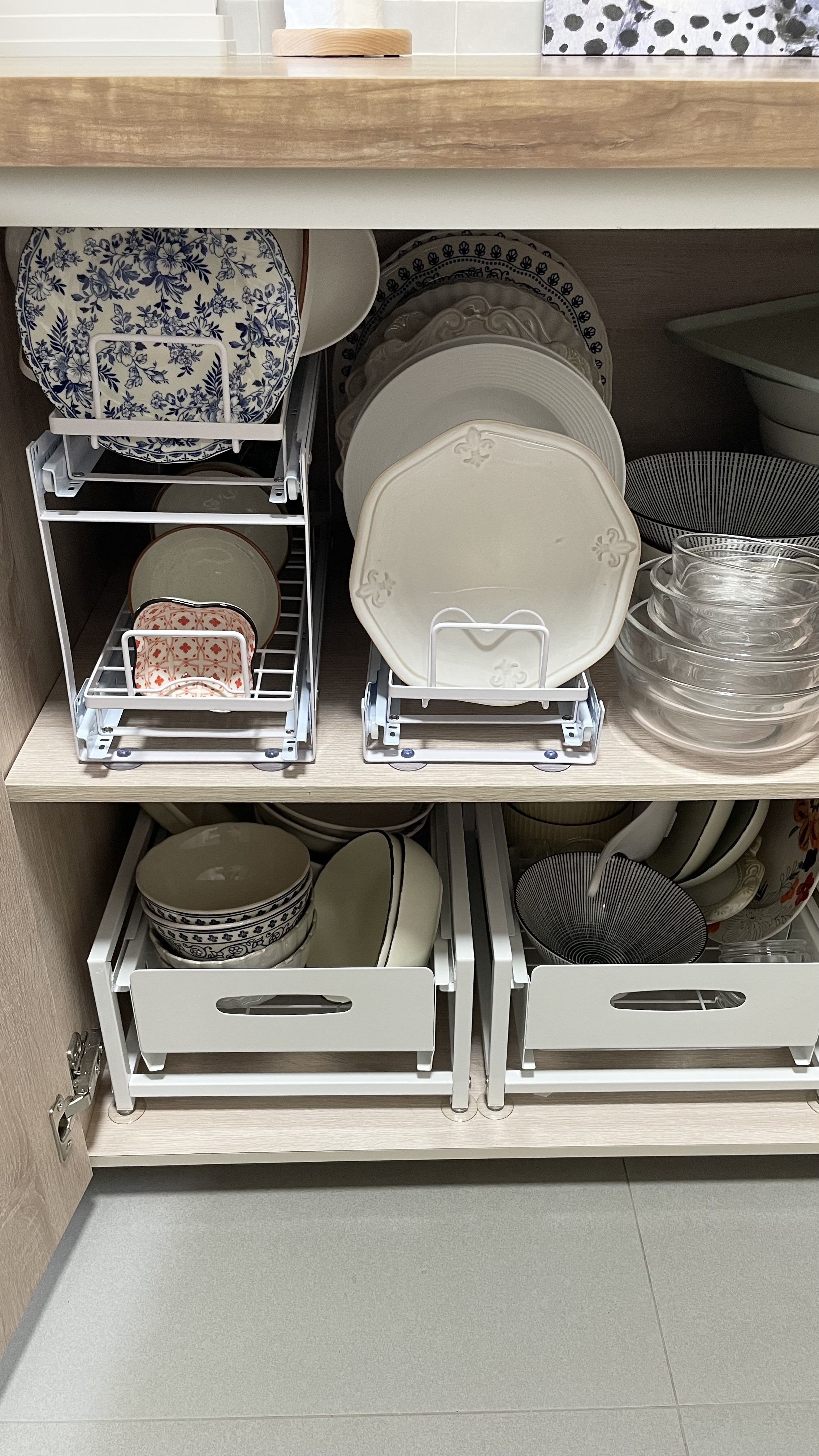 Storage solutions when there’s not enough drawers - Dish rack, kitchen drawer, dish organizer, white shelves, ceramic plates