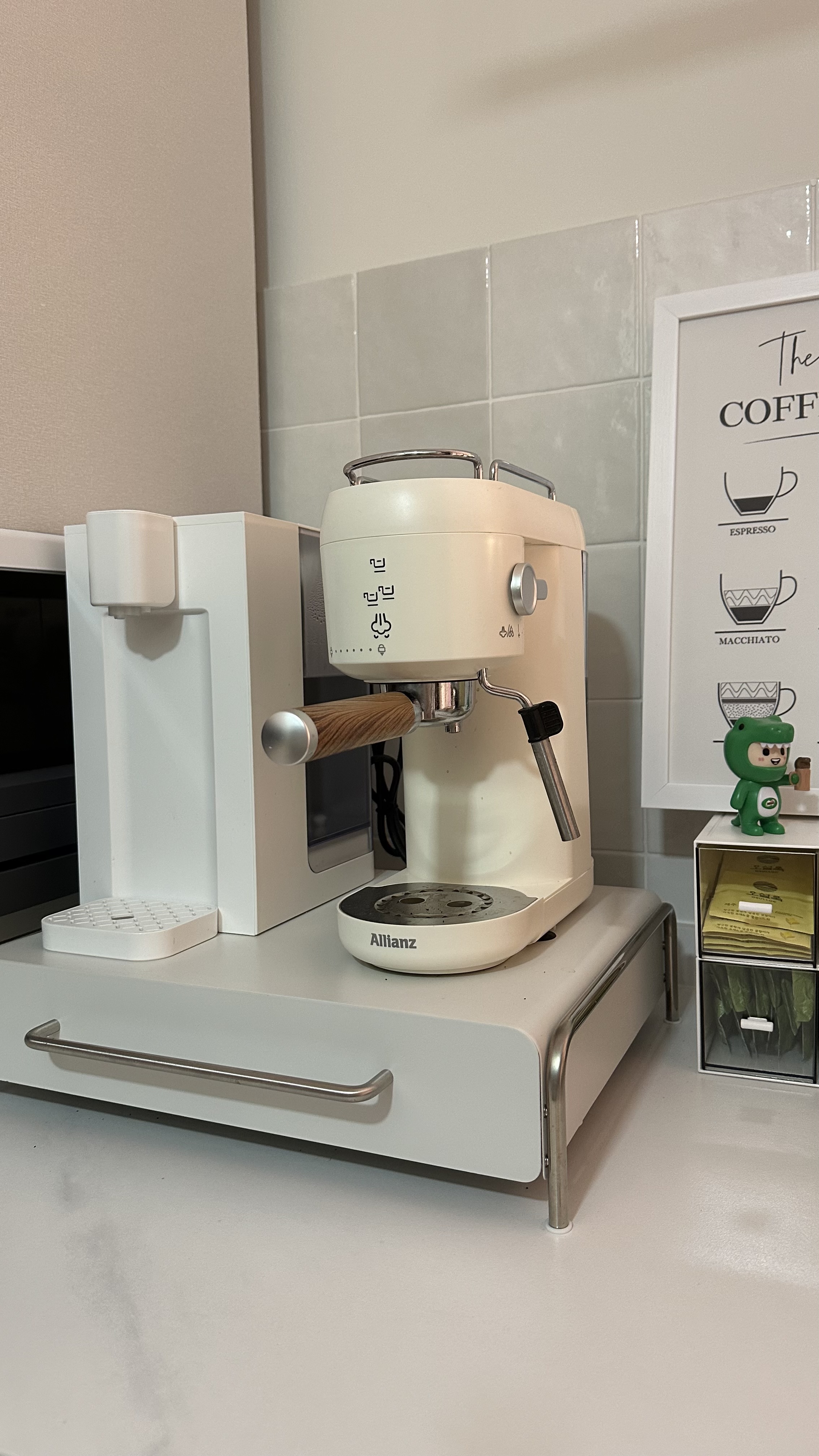 Our dual function yard - White Allianz coffee machine, minimalist kitchen counter, espresso machine, macchiato maker, coffee