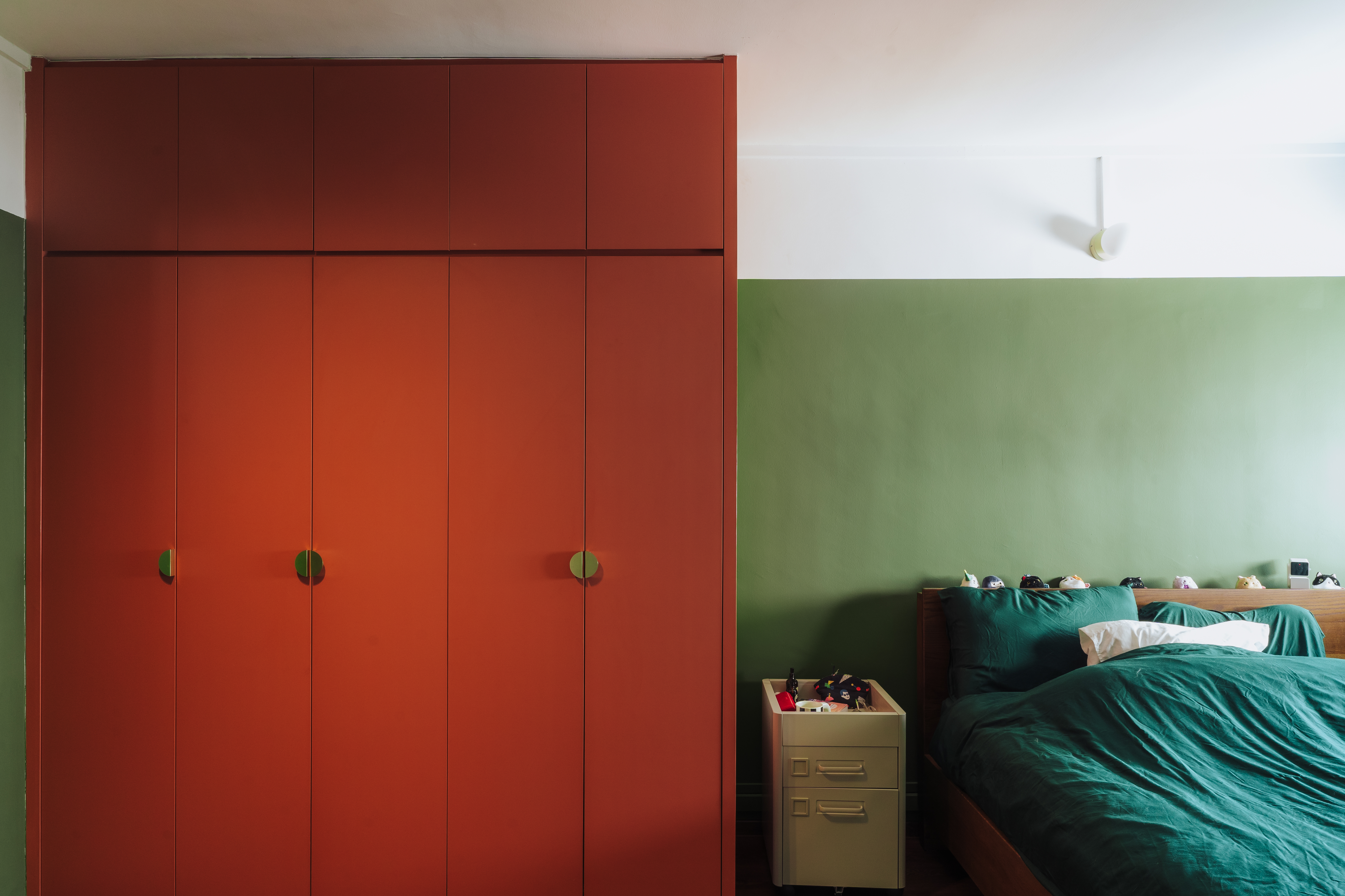 A 5-room mid-century + eclectic home for 3 cats!