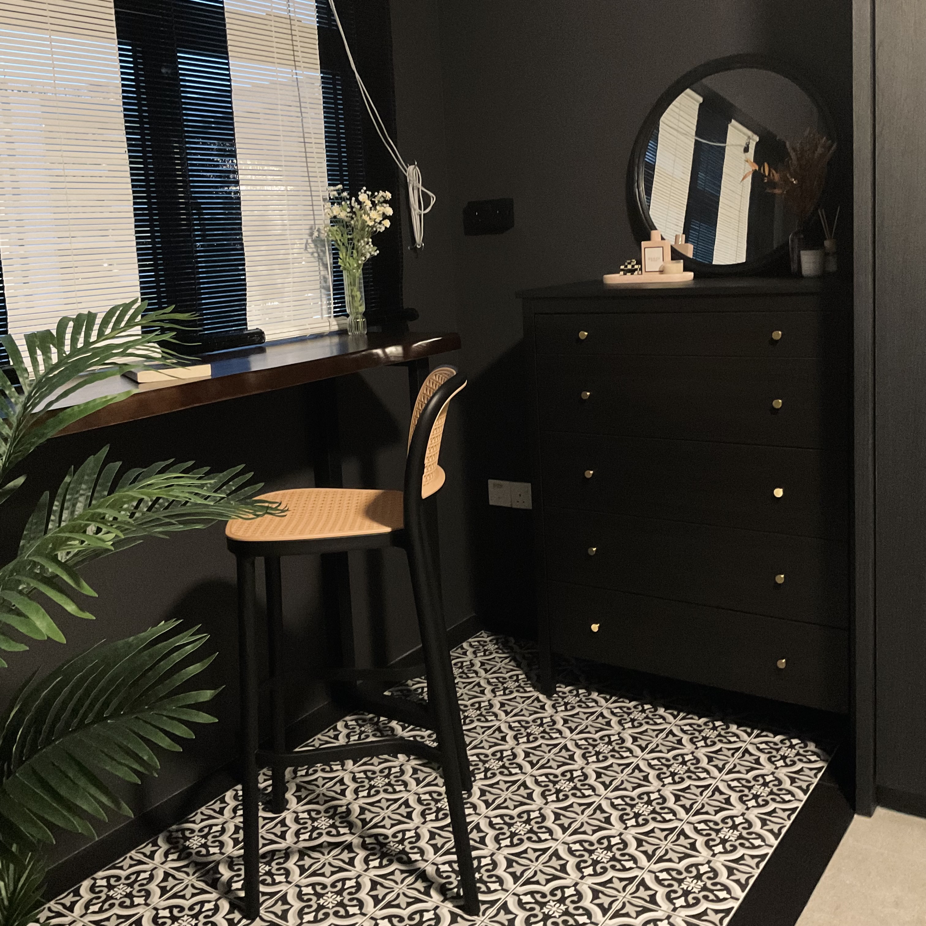 Creating comfortable nooks all around the house! - modern minimalist interior, cozy corner, black and white patterned tiles