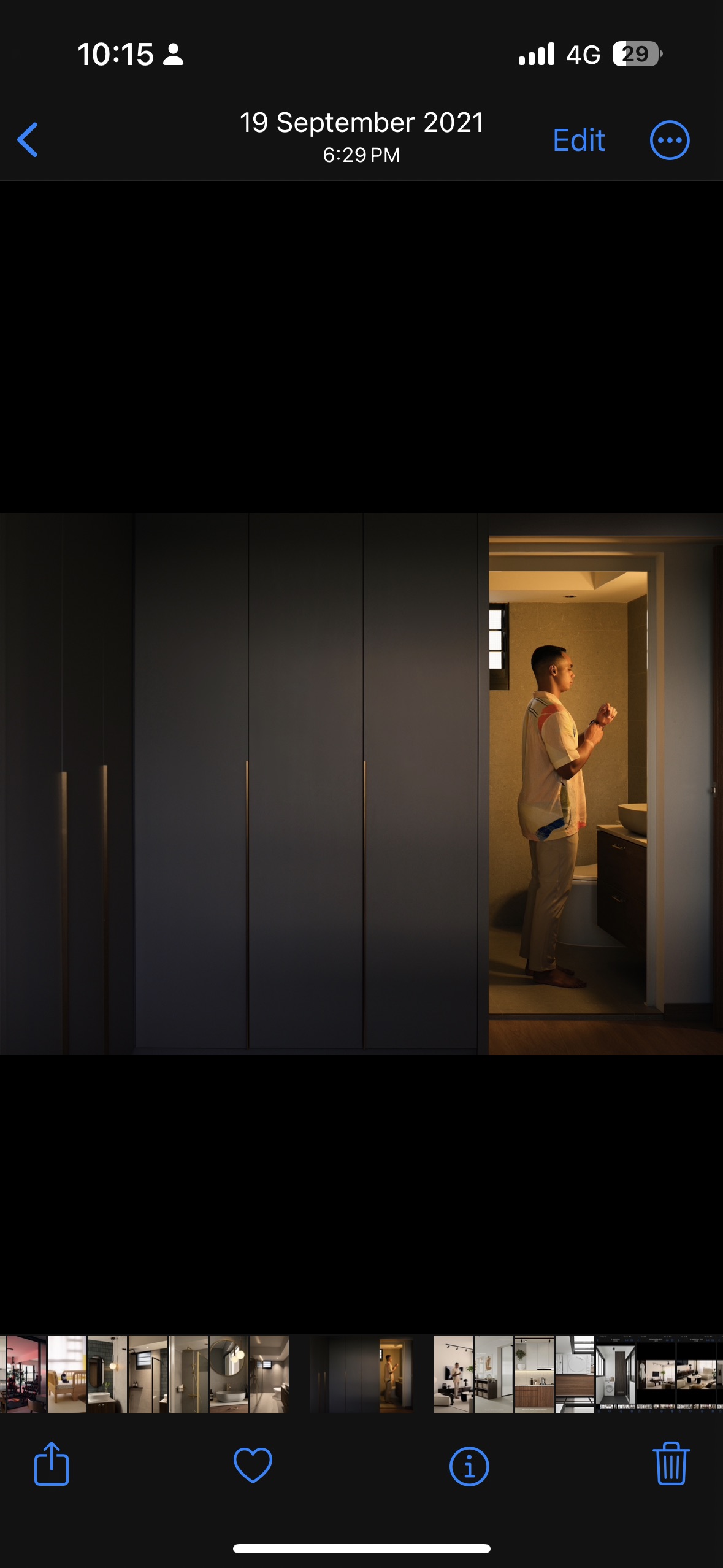 A mid-century modern home in the East - Modern minimalist bathroom interior, Elegant home decor design, Cozy living space