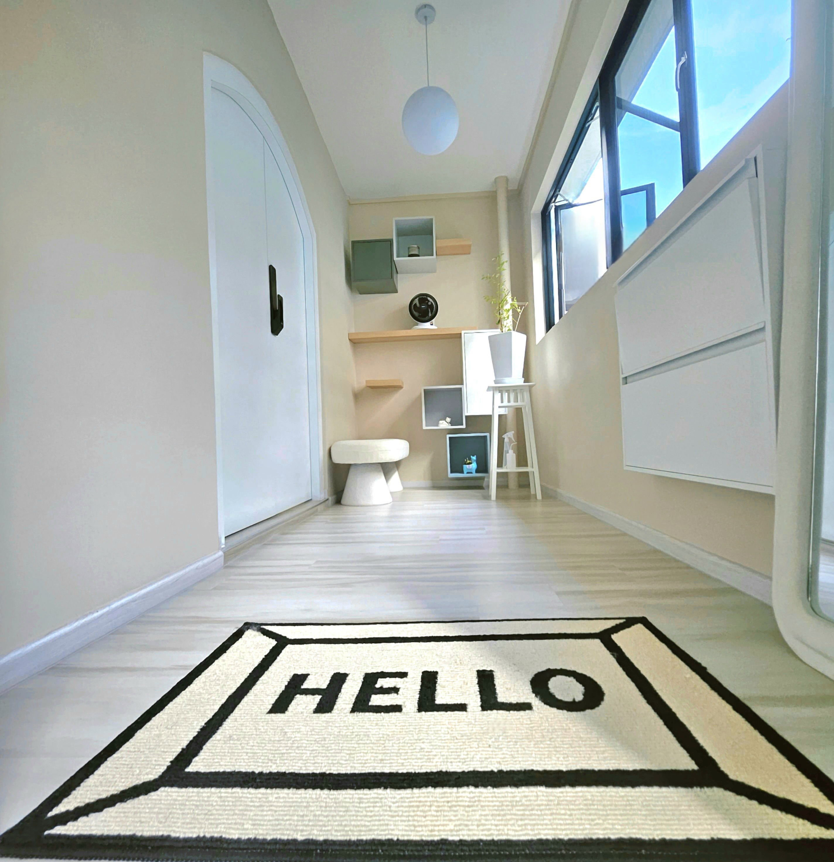 The theme-less abode