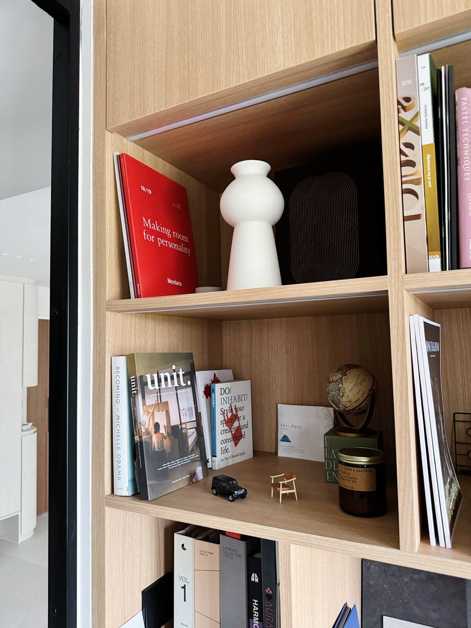 Cosy-Apartment-turns-into-Adaptable-Spaces-for-Hosting