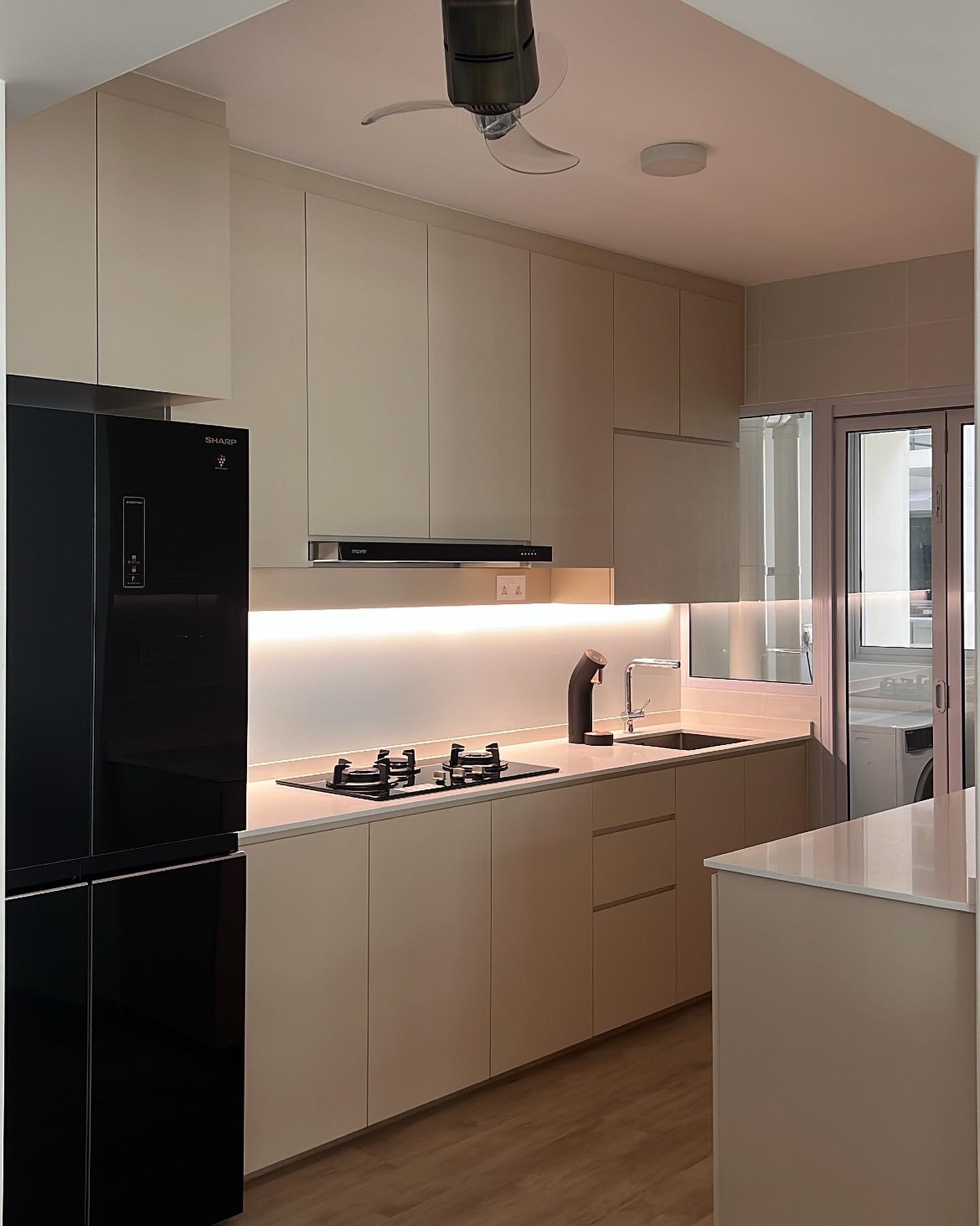 A-minimalist-home-with-“50-shades-of-beige”-😆