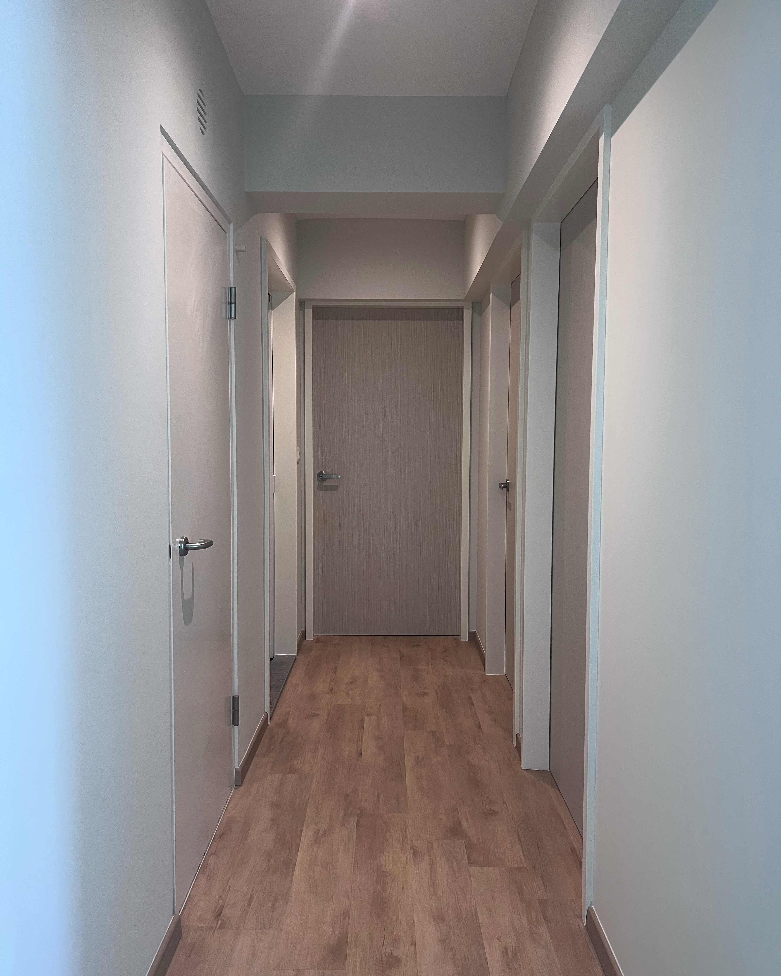 A-minimalist-home-with-“50-shades-of-beige”-😆