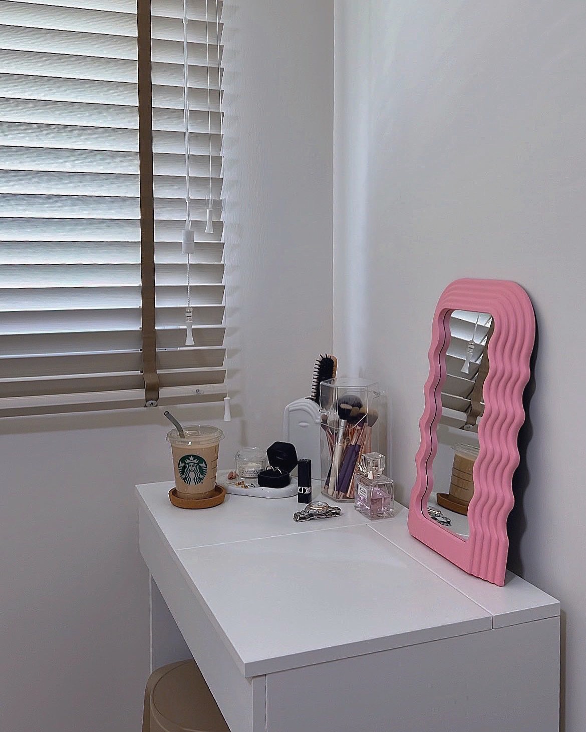 A minimalist home with “50 shades of beige” 😆