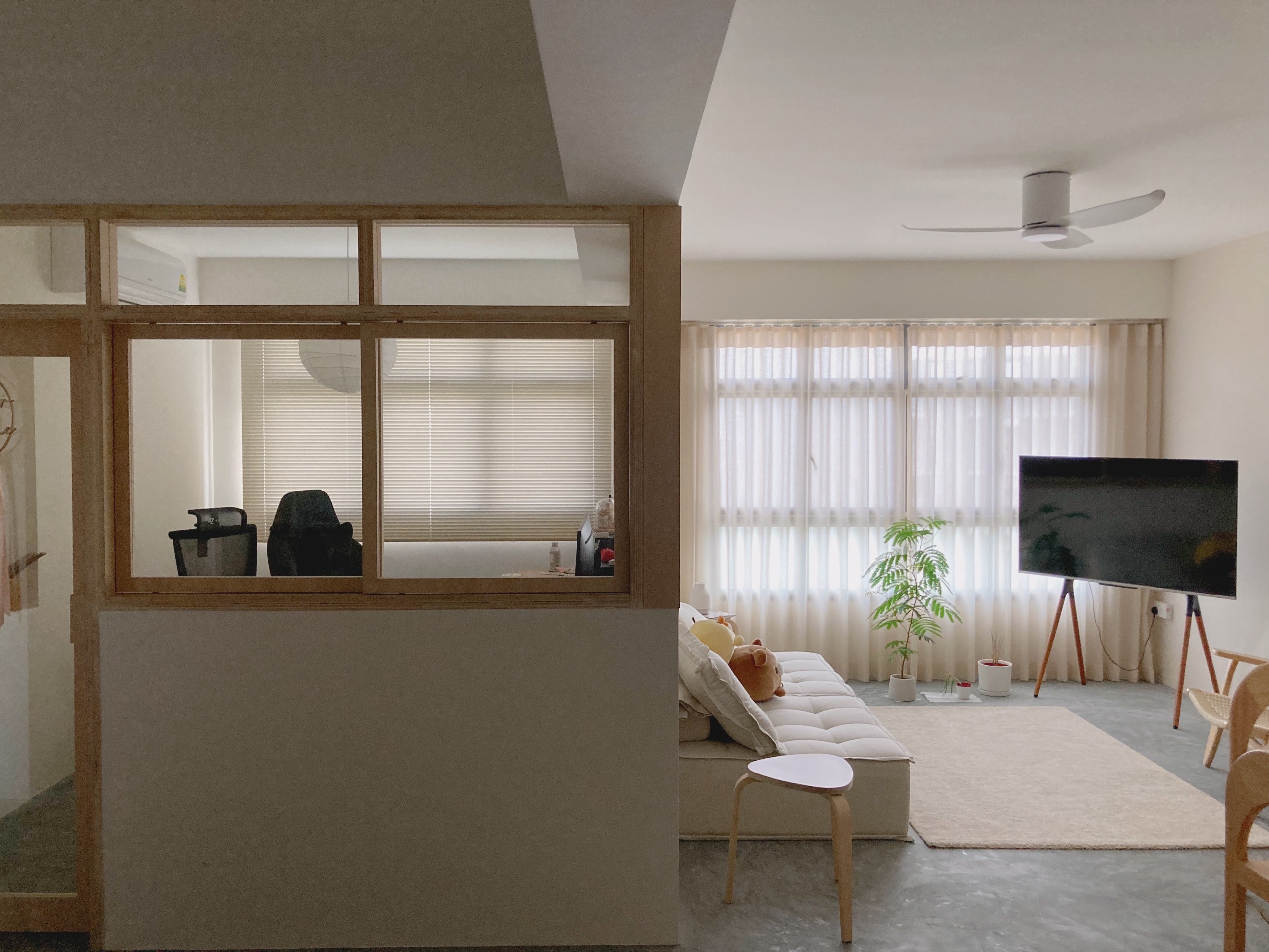 Warm Minimalist open-concept home - Modern living room, cozy seating area, minimalist decor, large window, soft natural