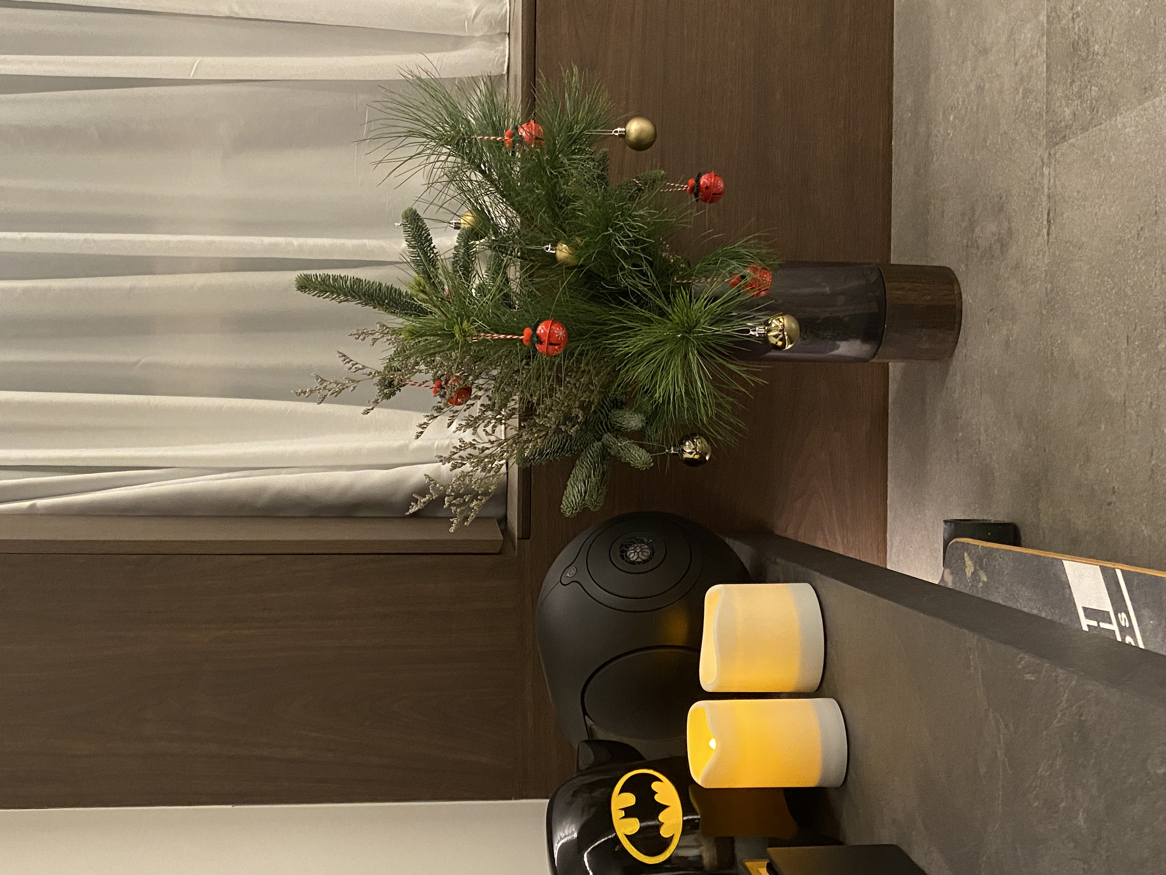 This-the-season-to-be-jolly