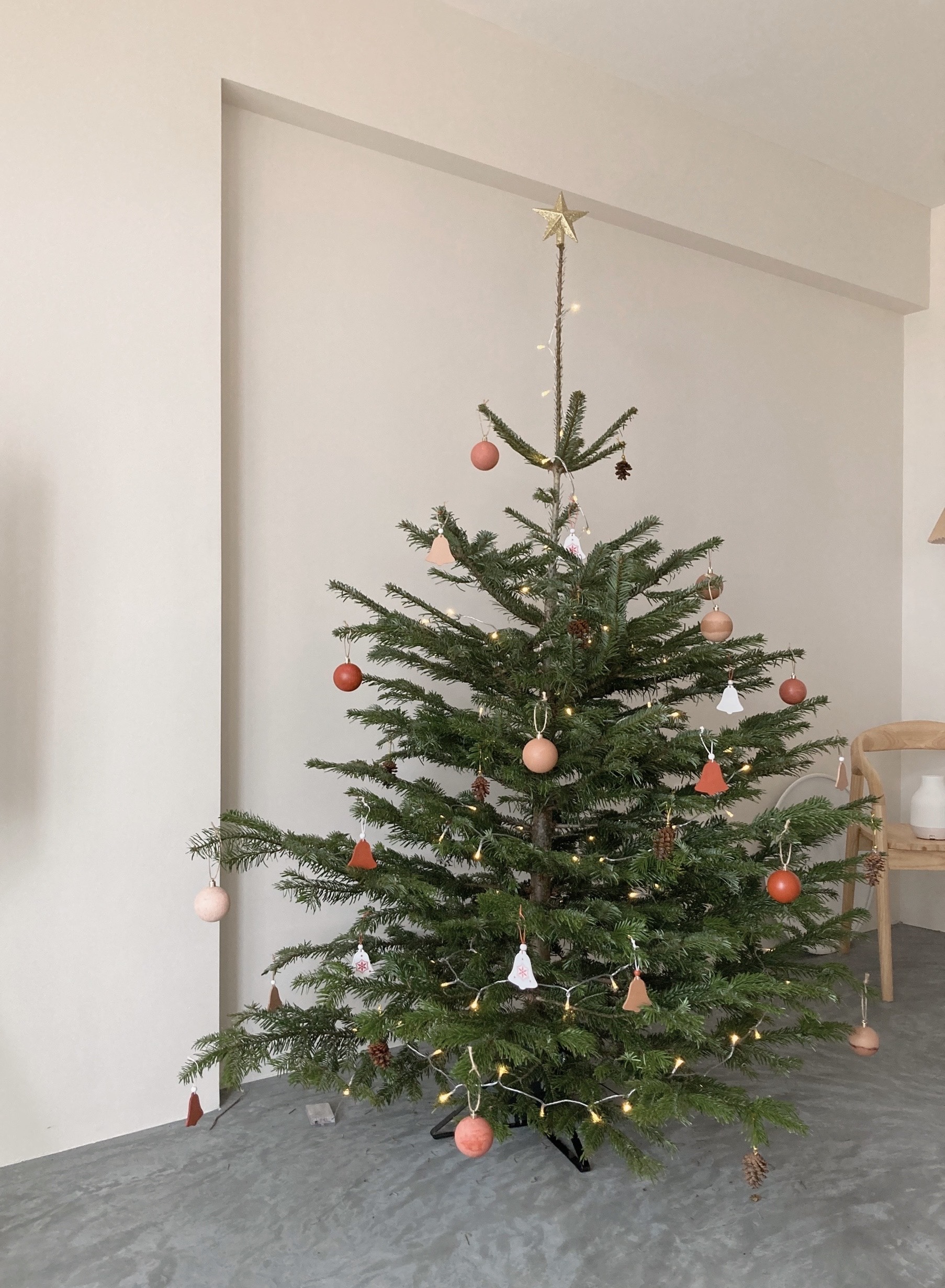 Simple DIY Christmas decor for a cosy holiday! - christmas tree, festive decorations, Christmas lights, ornaments, pine