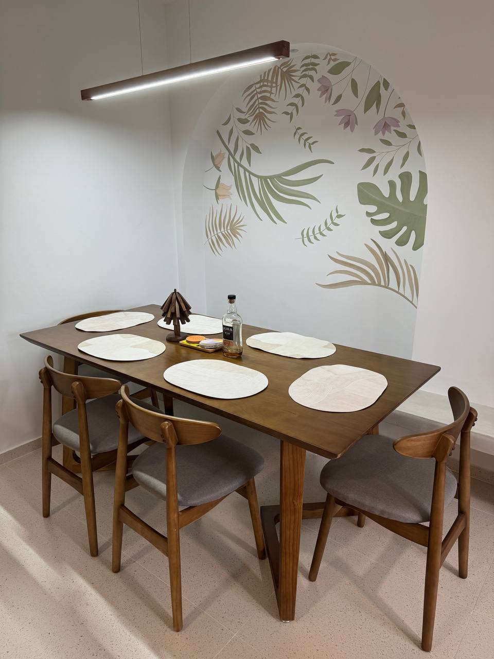 Mingle-&-Munch:-Savouring-Wholesome-Vibes-&-Artful-Bites