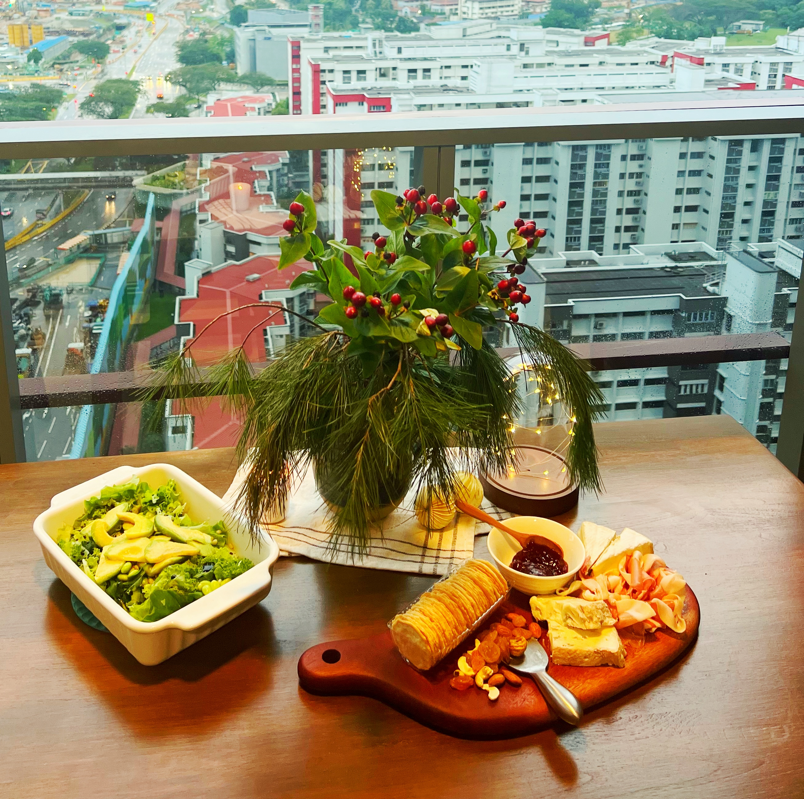 Dining-on-the-balcony:-what-you-need-to-know-