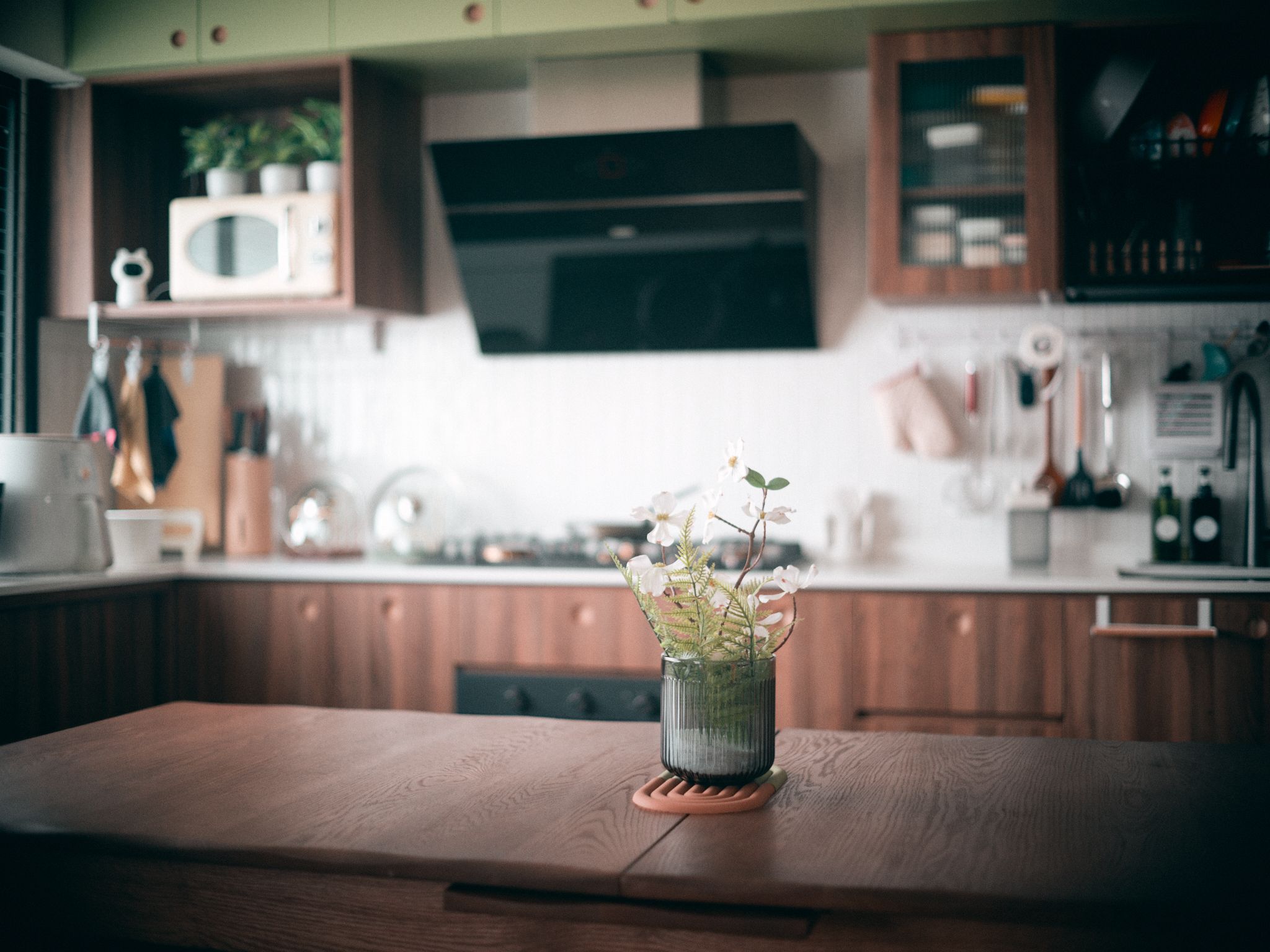 A mid-century family dining area - Wooden kitchen island, modern kitchen, cozy atmosphere, wooden cabinets, white