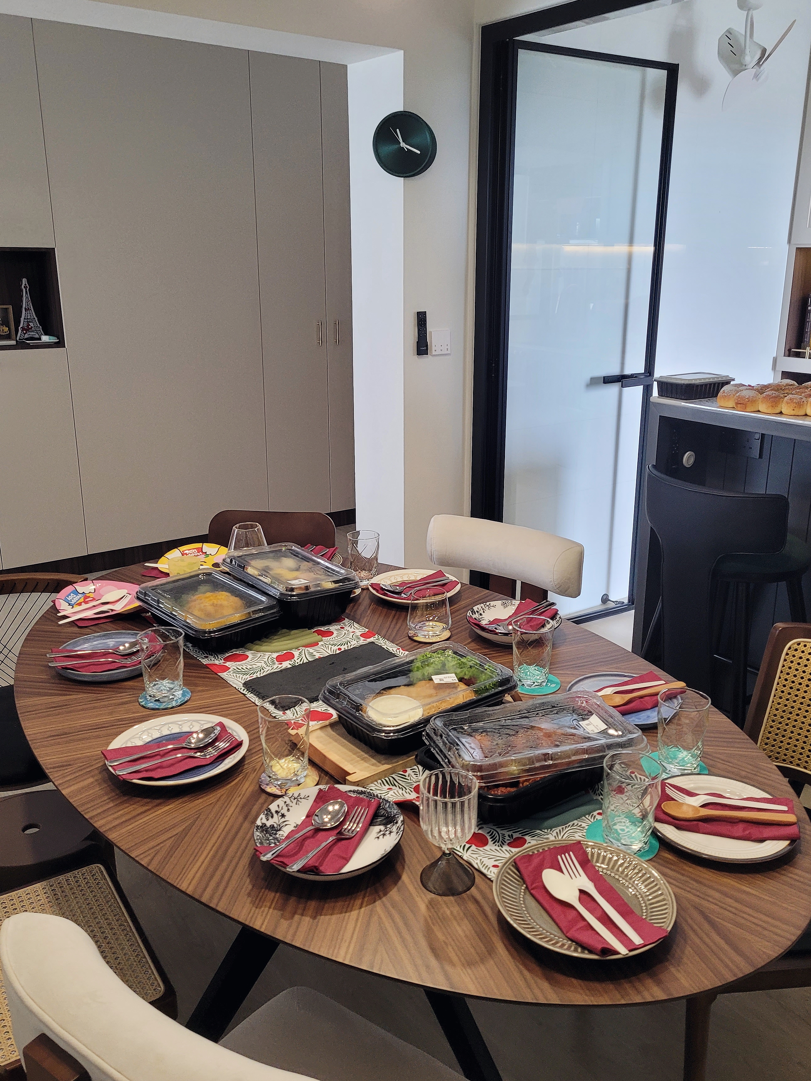 Heart of the home: Dining Space - Modern dining room, round wooden table, neatly arranged plates, red and white napkins