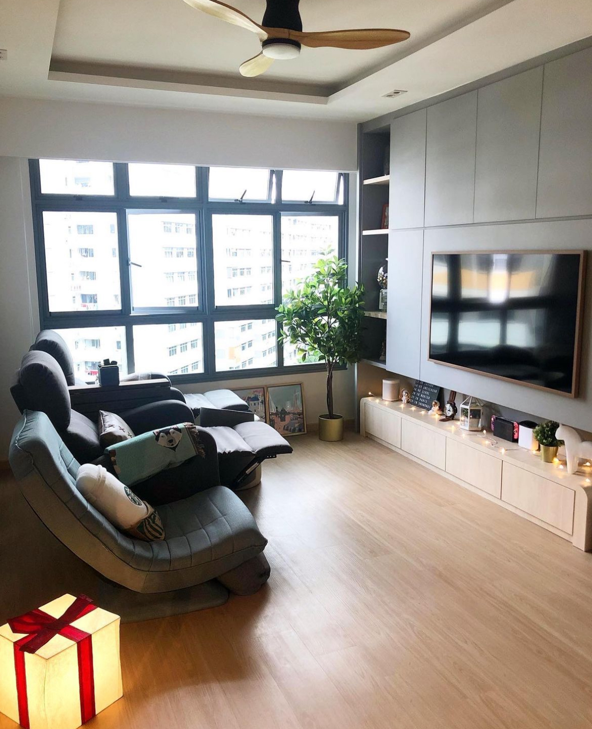 Our Dining Space: 2 Dining Zones for Maximum Flexibility - Modern living room with large windows, contemporary furniture