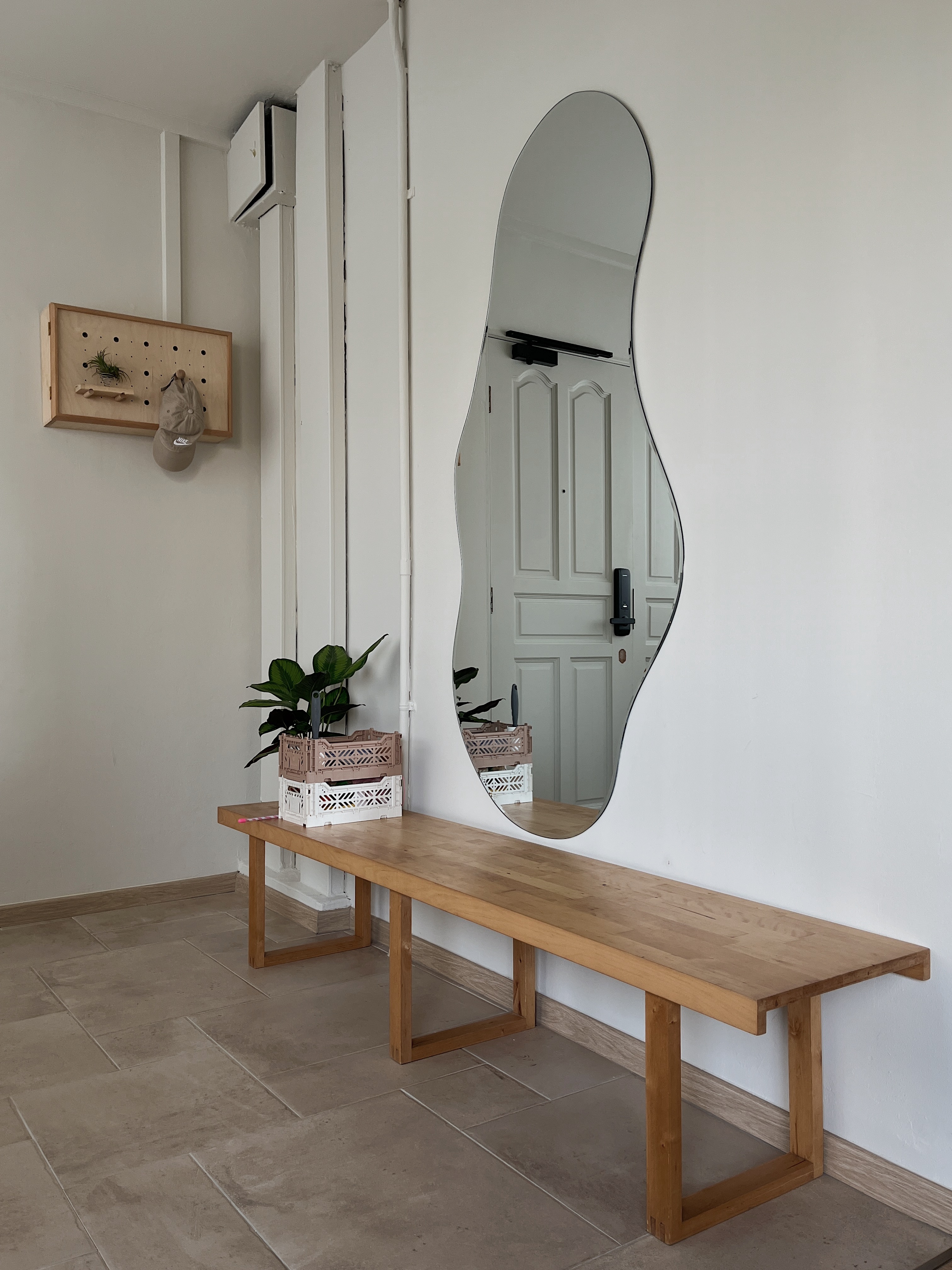 A calm and cosy space - Wooden bench, minimalist design, modern decor, white walls, large mirror, potted plants, natural
