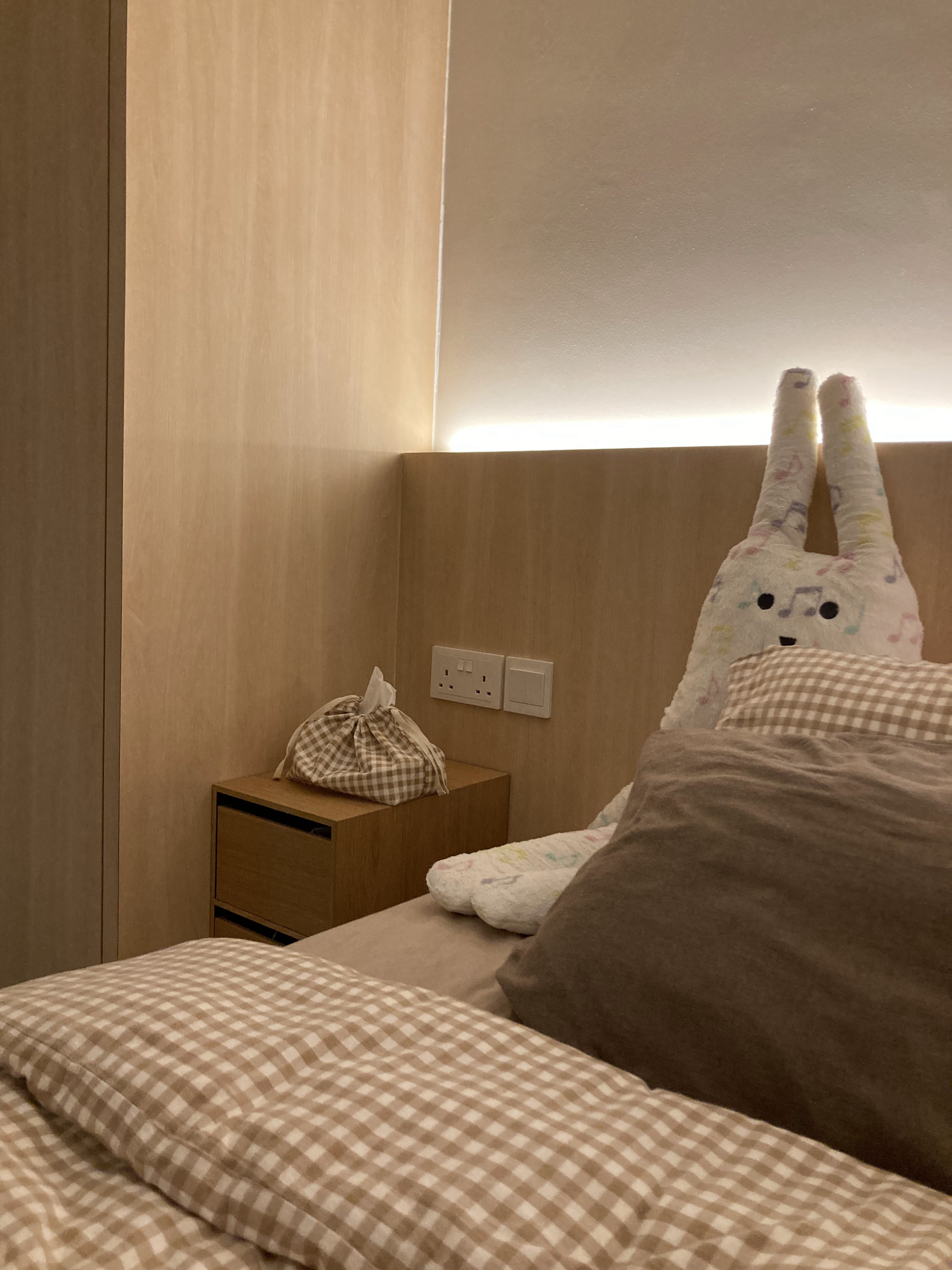 Bright Airy Days, Warm Cosy Nights in a Spacious Bedroom - Wooden wall, cozy room, beige bedding, checkered pillow, plush