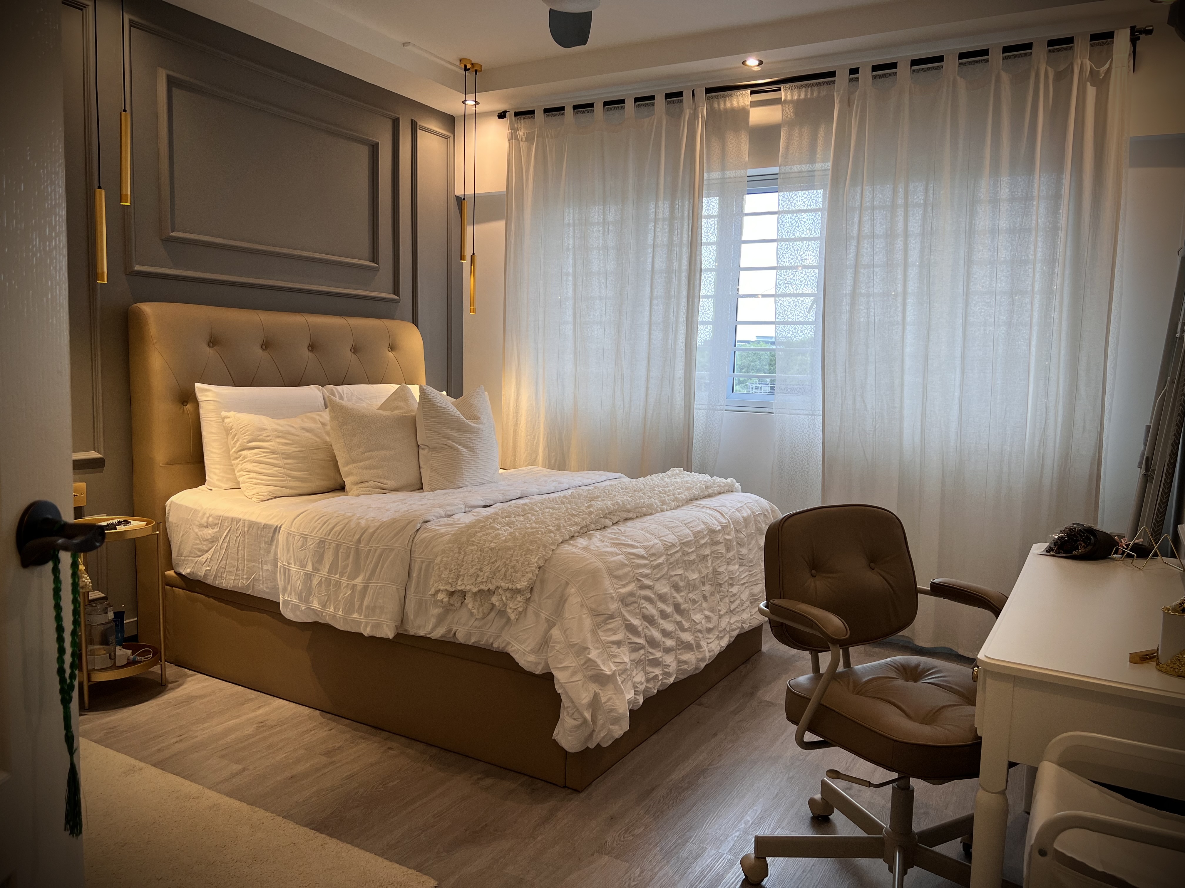 Bedroom:-White,-Gold-and-Grey-Colour-Scheme