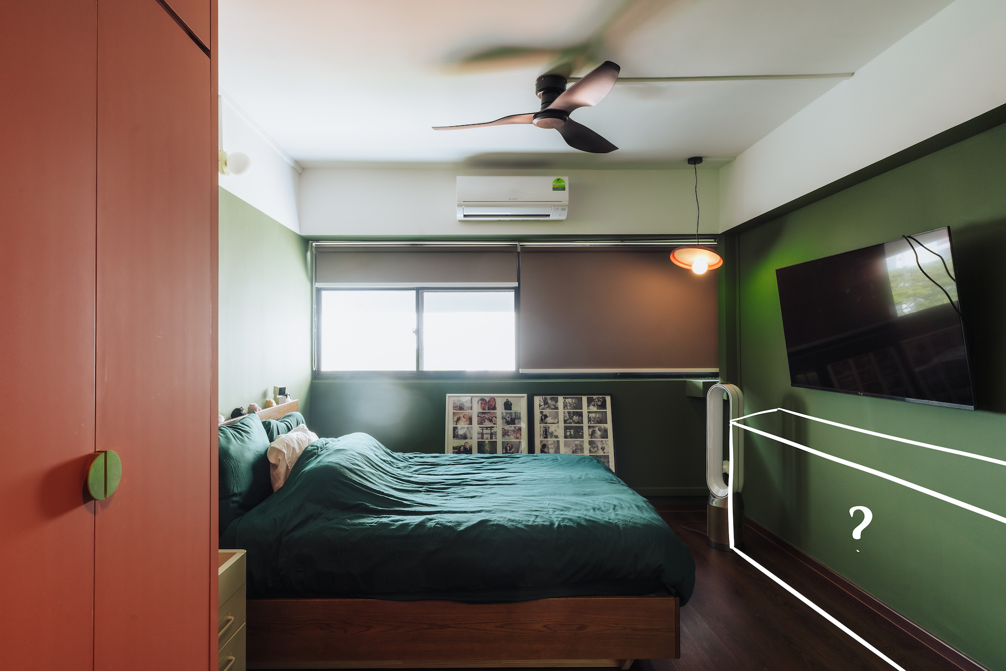 Cosy nights in The Garlic HQ bedroom! - Green bedroom with modern design, ceiling fan, air conditioner, TV, wooden floor