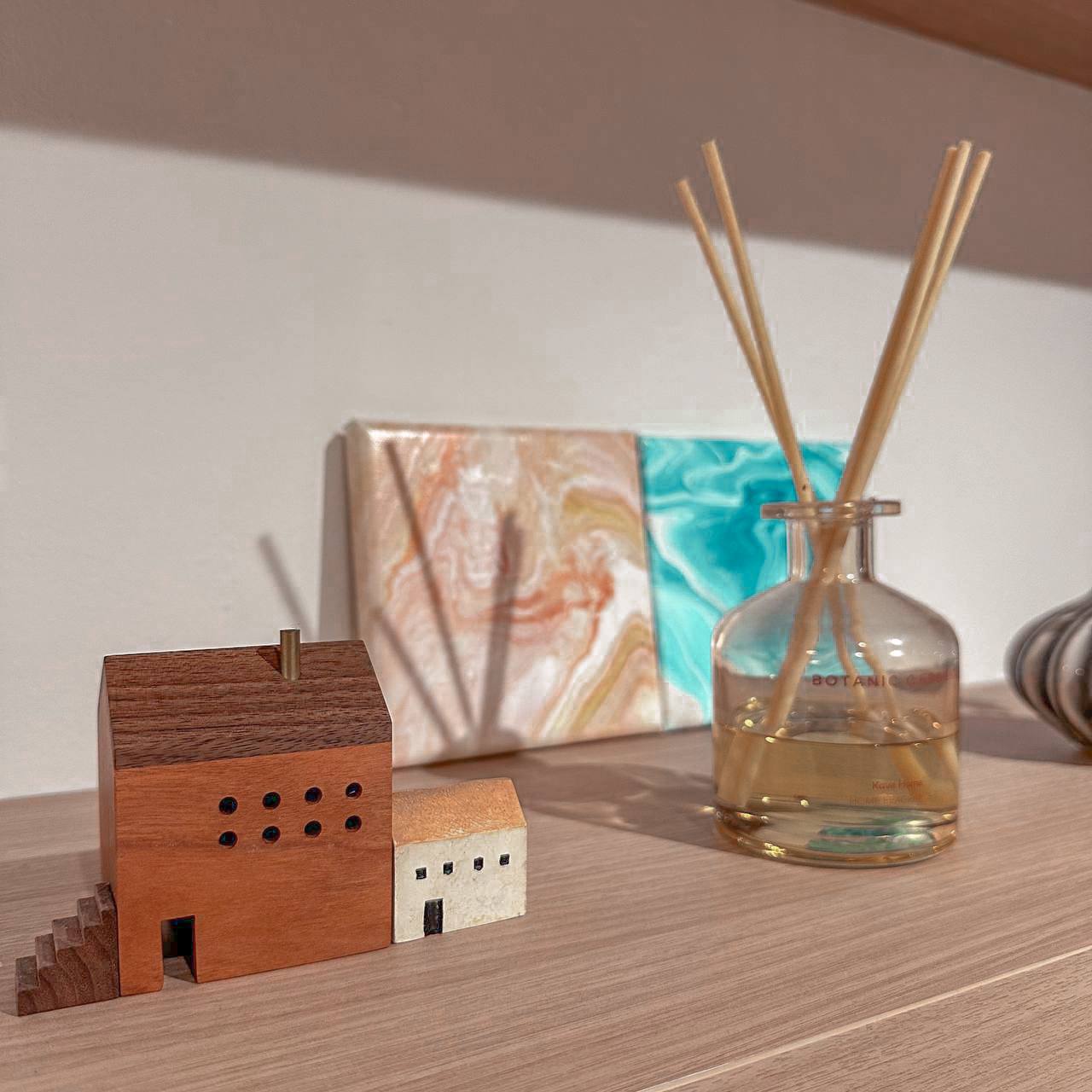 Farmhouse Living Room with Brick Walls! - Wooden house with small chimney, small house with windows, wooden house with