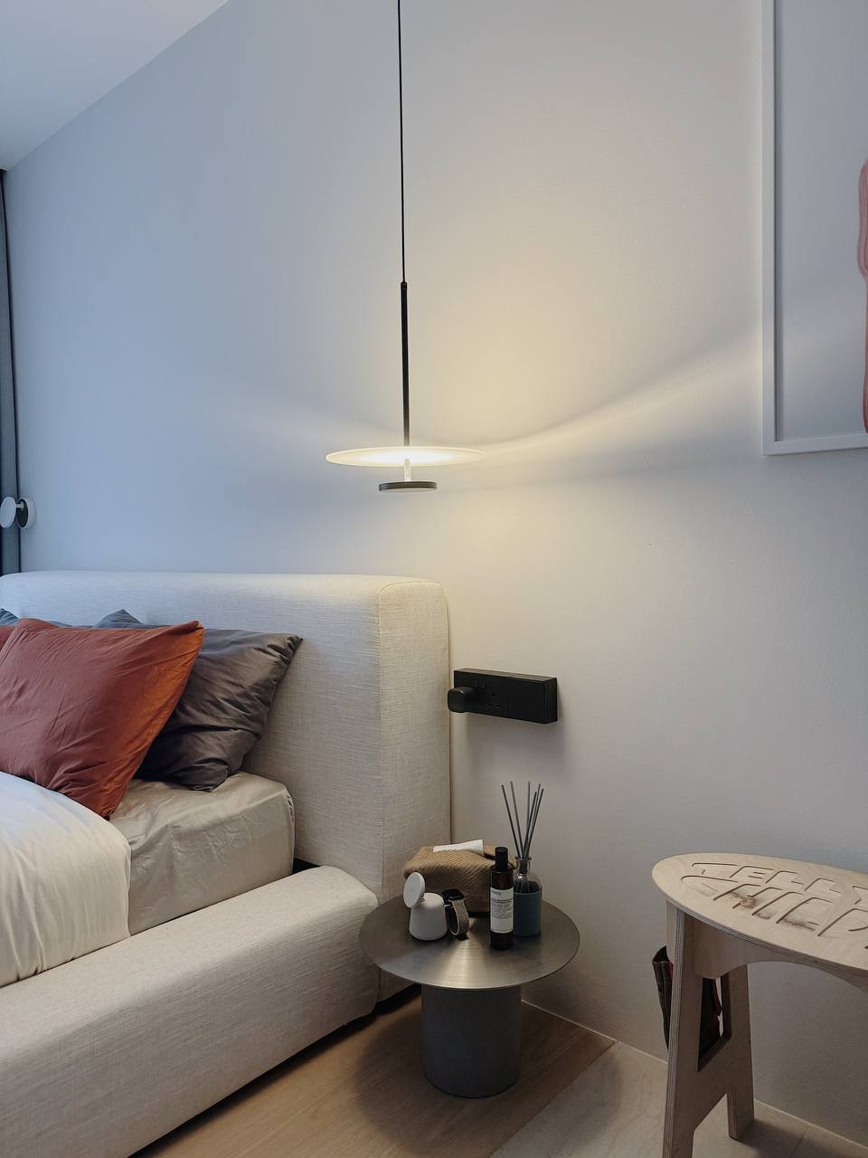 Our 'Hotel' inspired Bedroom like Everyday Retreat - Modern minimalist bedroom, cozy seating area, neutral color palette