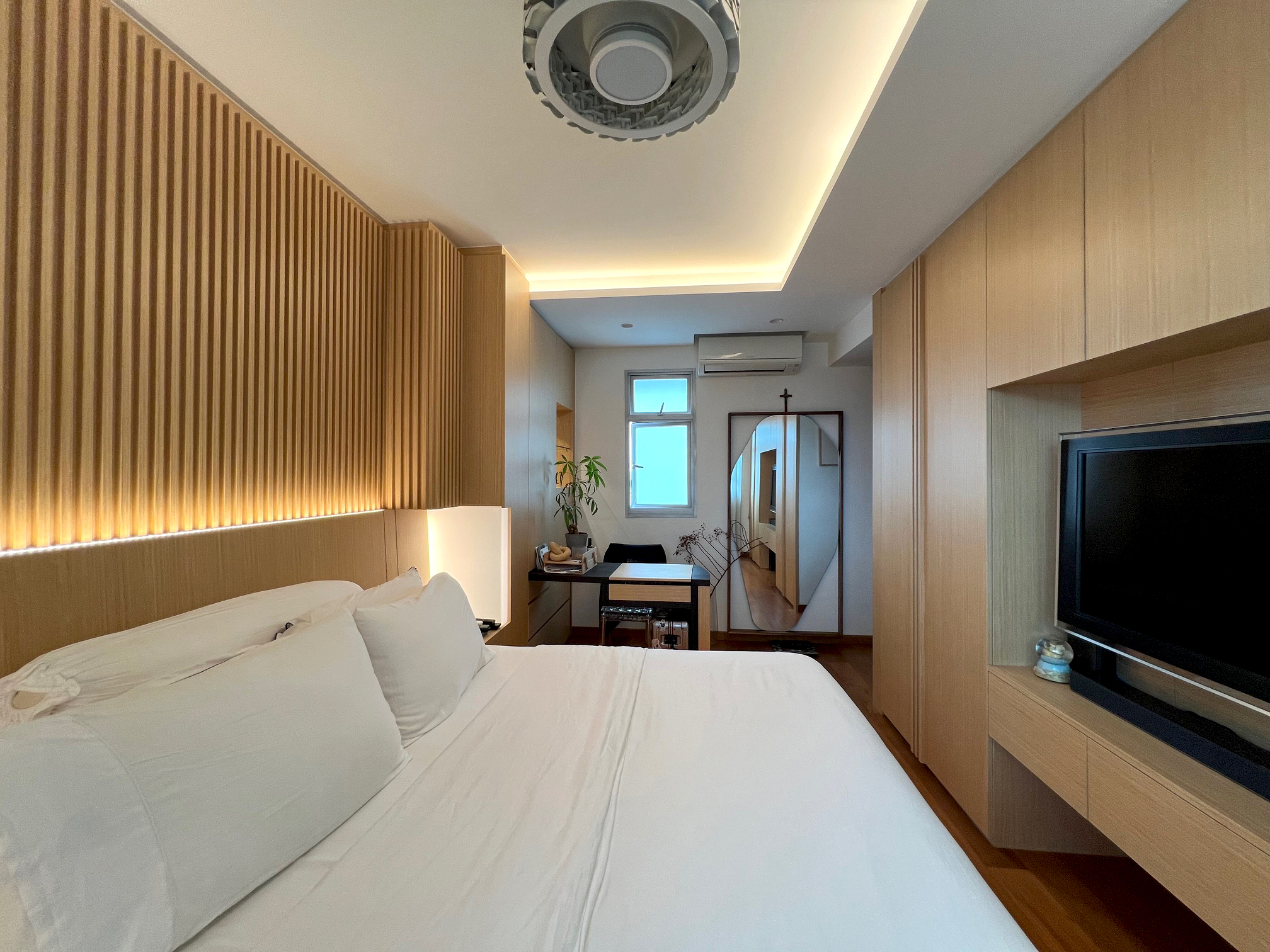 Master Bedroom | Hotel inspired in our own house  - Wooden panel walls, modern design, large bed, white bedding, bedside