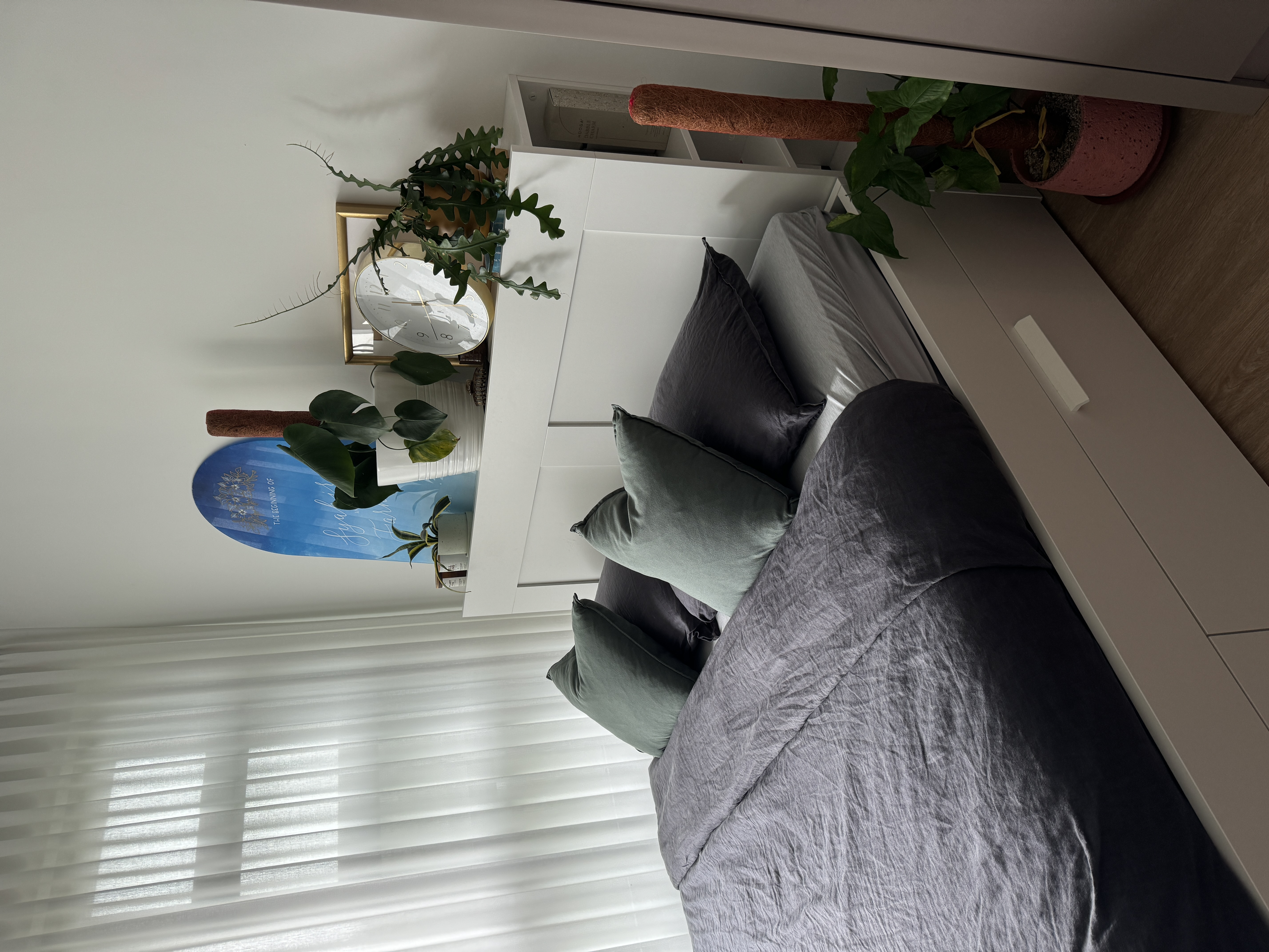 Simple Master Bedroom  - Modern living room, cozy atmosphere, white walls, minimalist decor, gray sofa, green pillows, blue