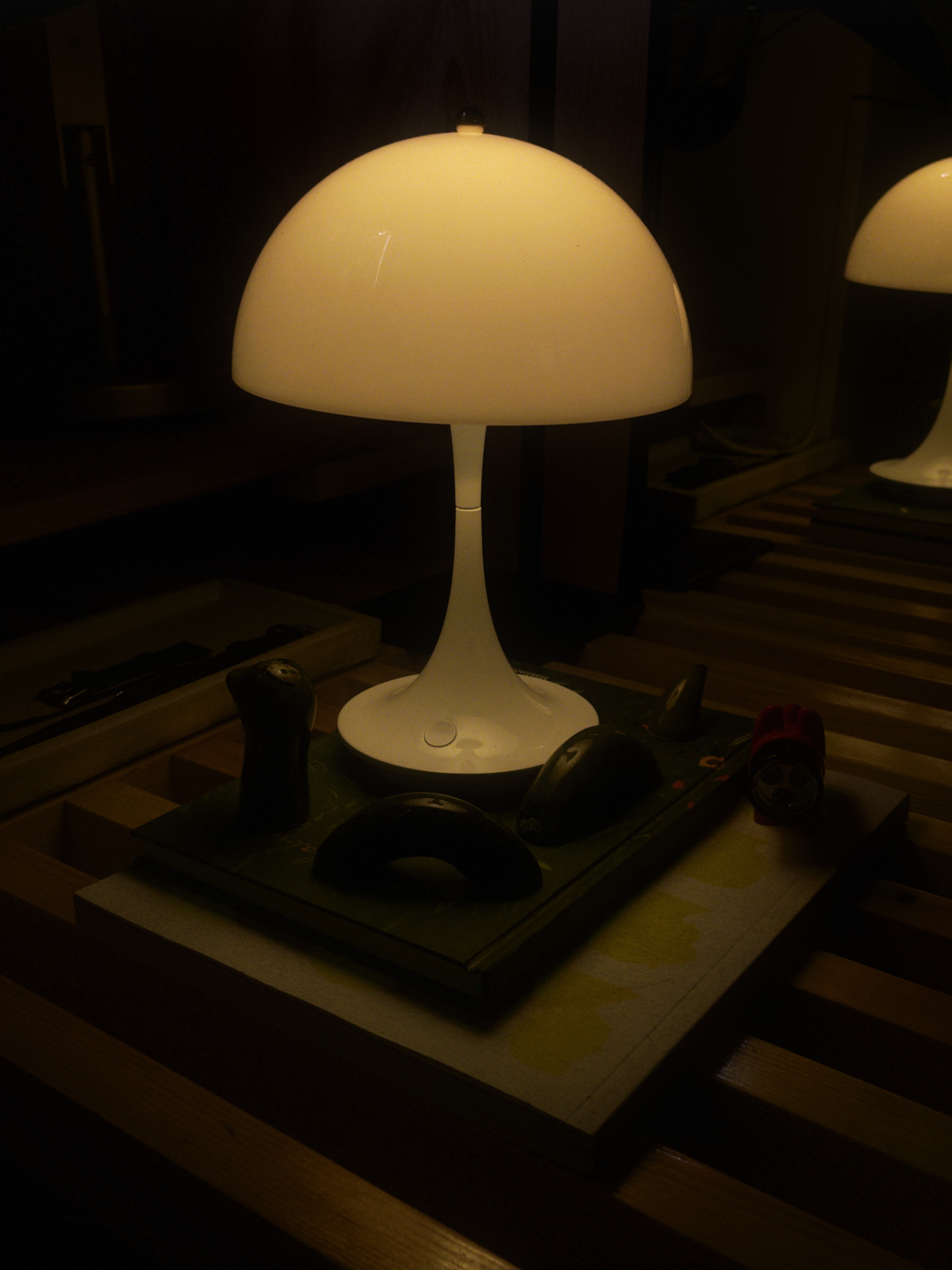 Lamps lamps lamps lamps for the coziest vibes no matter the space! - dimly lit room, table lamp, soft glow, white lampshade