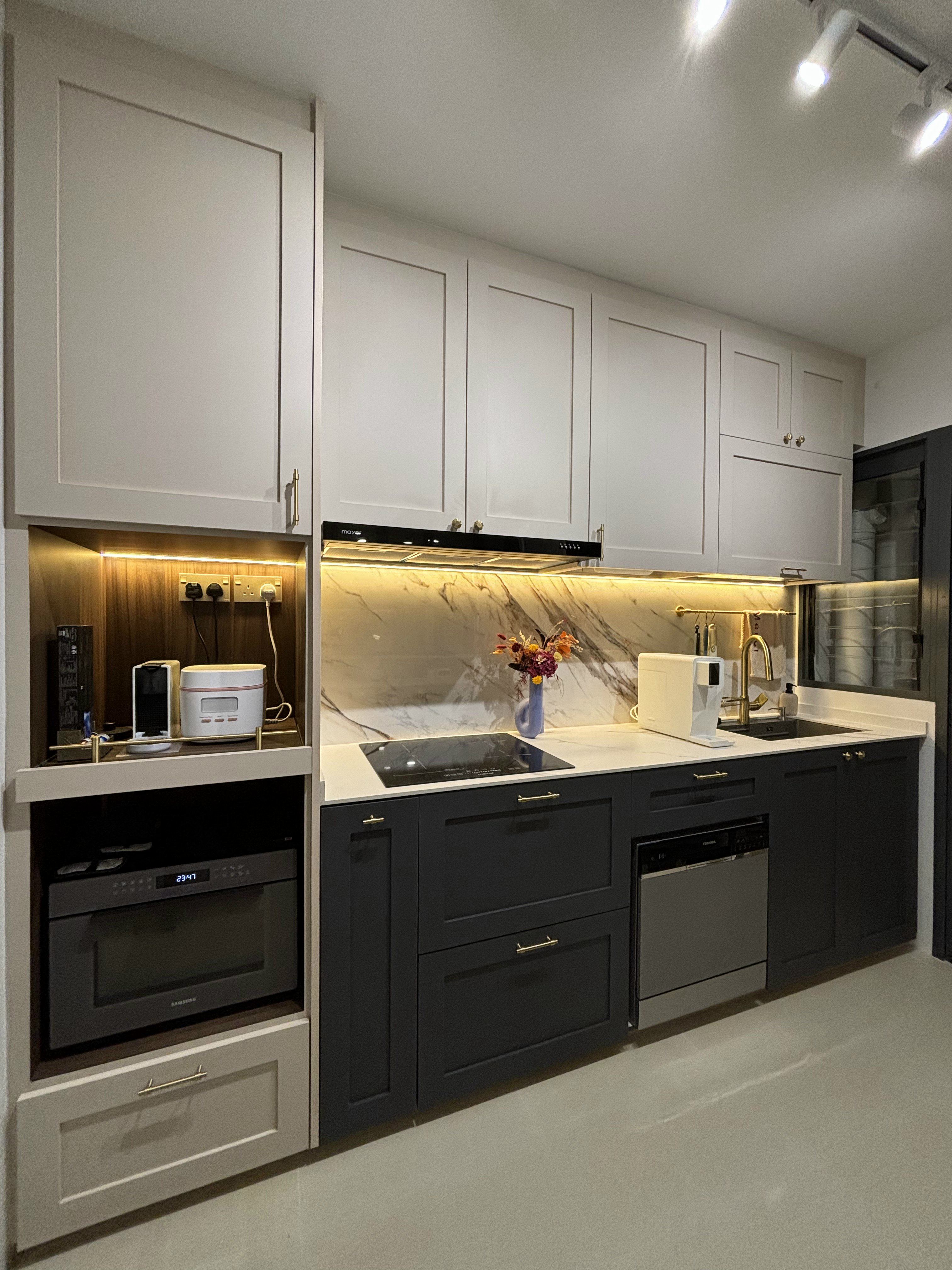 Our Favourite Features in the Kitchen - White kitchen cabinets, marble backsplash, under-cabinet lighting, modern appliances