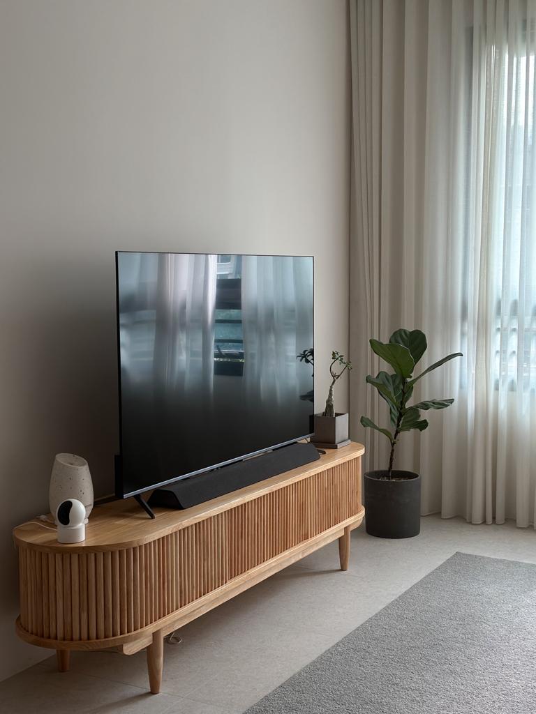 Living room : Japandi, Wabi-sabi minimalist  - Modern minimalist living room, sleek TV stand, large flat-screen TV, natural