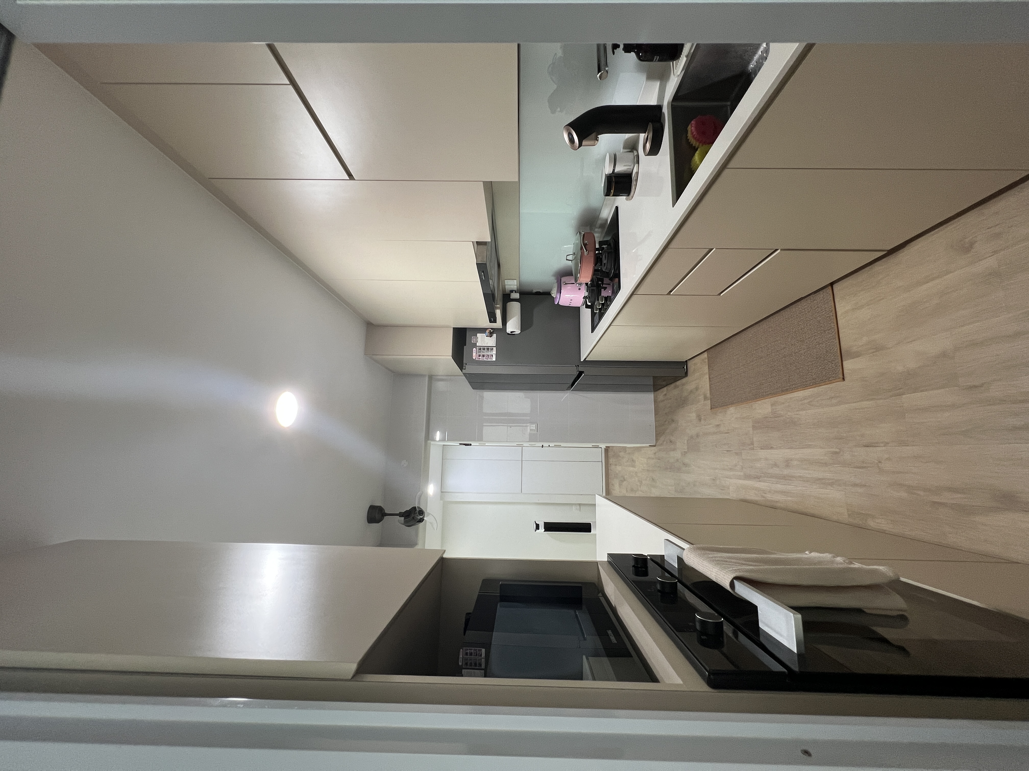 A neutral-minimalist-functional Kitchen - Modern kitchen with sleek design, minimalist decor, neutral color palette, built-in