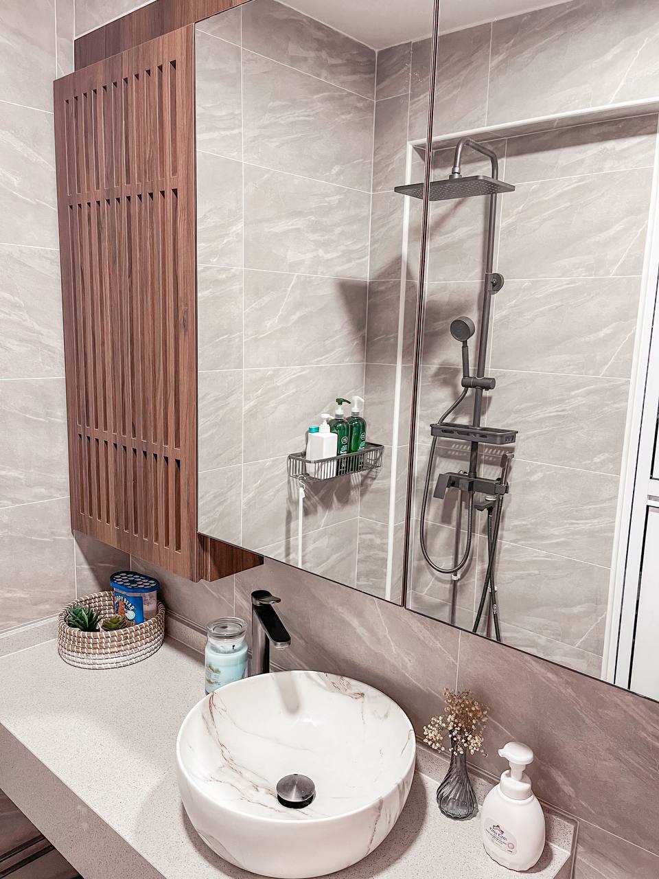 Manoeuvre our way with HIP toilets  - Wooden panel, marble tiles, modern design, bathroom vanity, white sink, marble basin