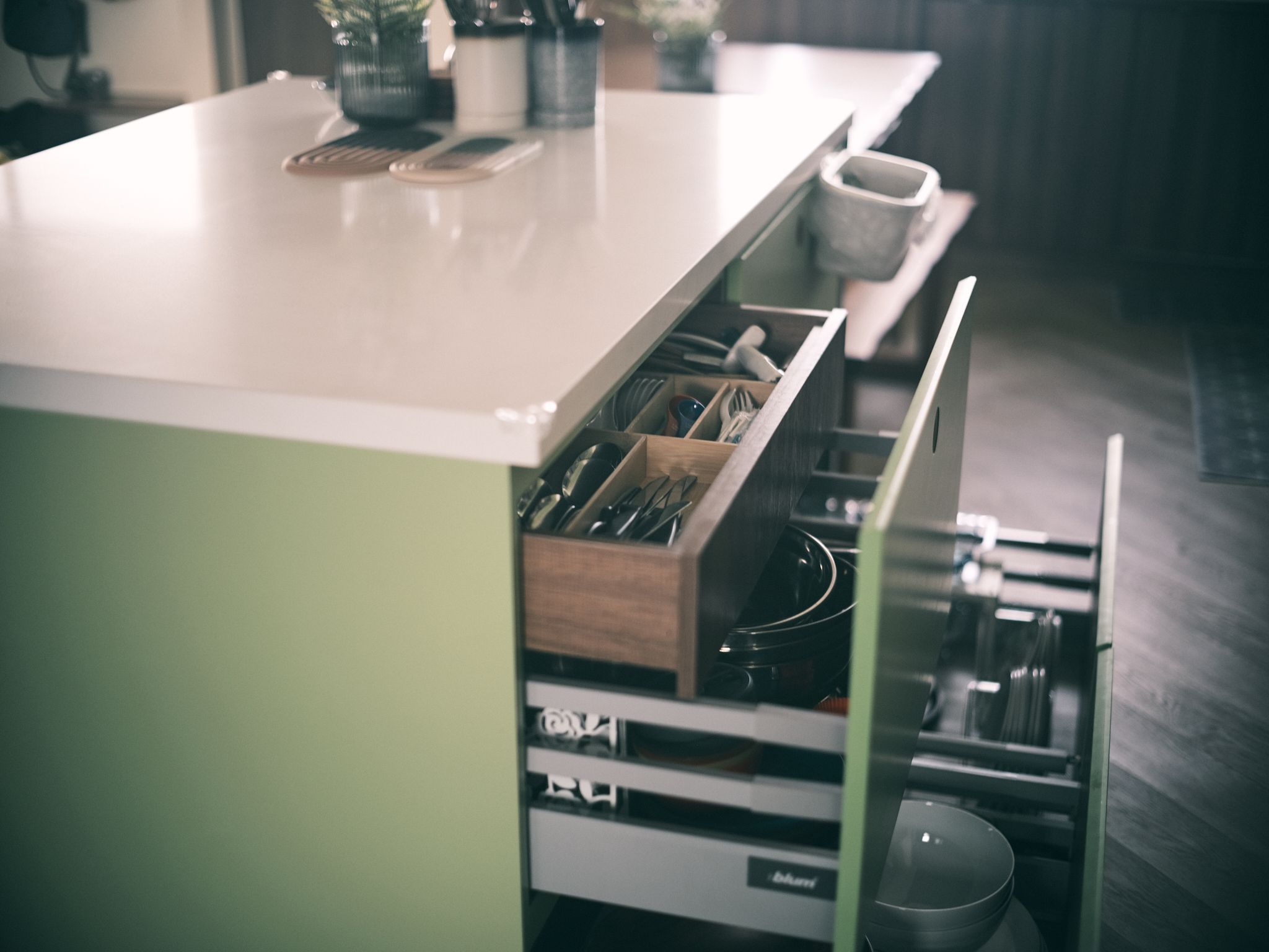A-vintage-kitchen's-efficient-design-for-modern-cooking
