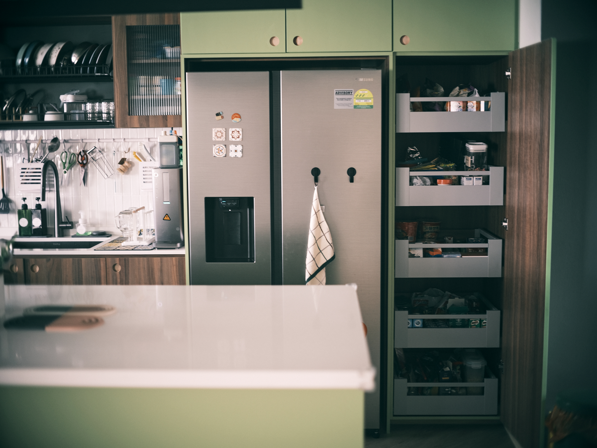 A-vintage-kitchen's-efficient-design-for-modern-cooking