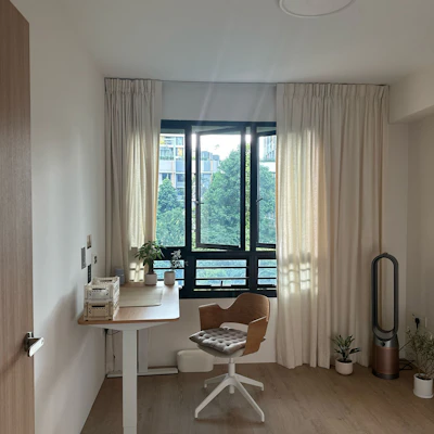 Customer home photo 8: Minimalist Home Office