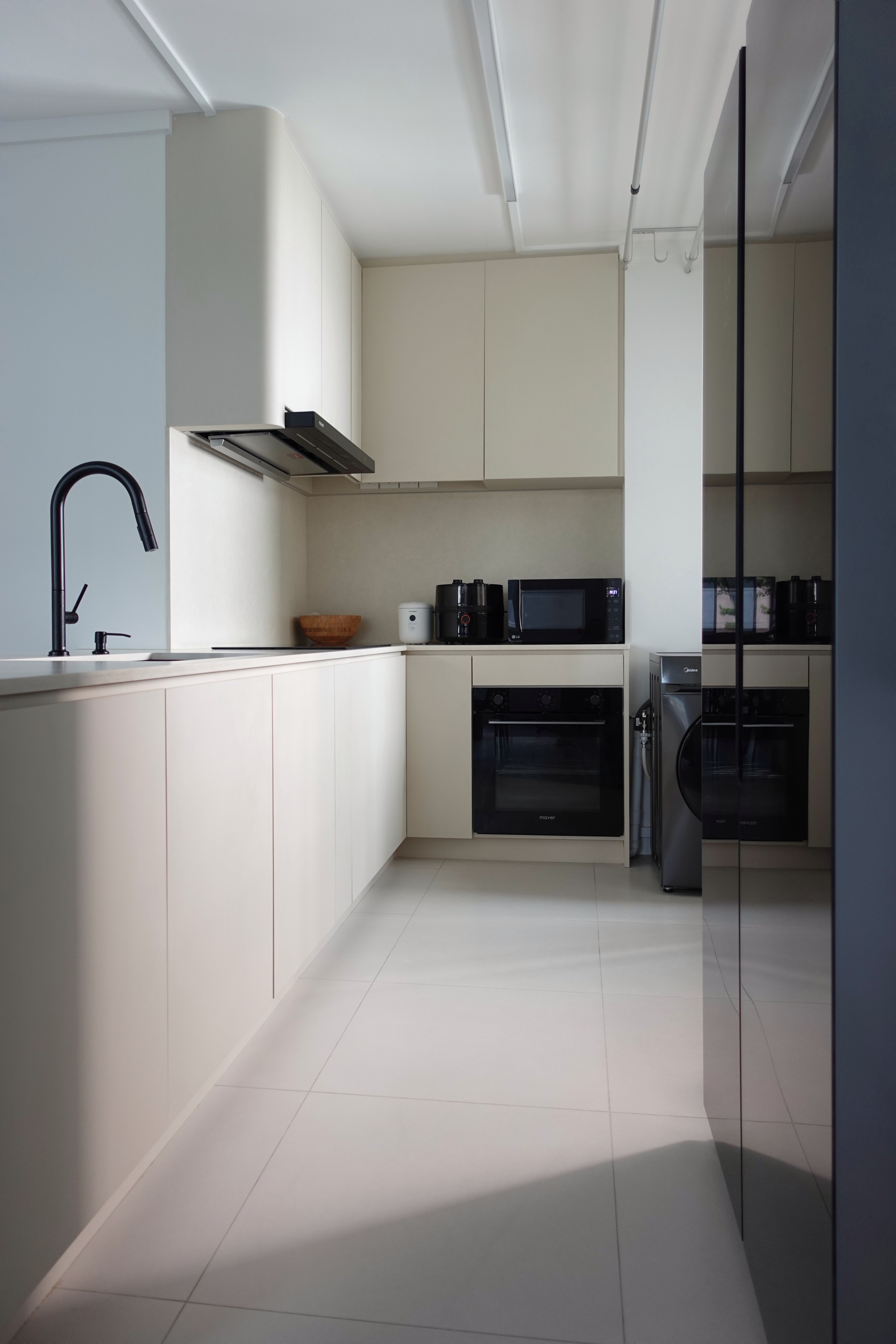 How-we-hid-everything-for-a-minimal-kitchen