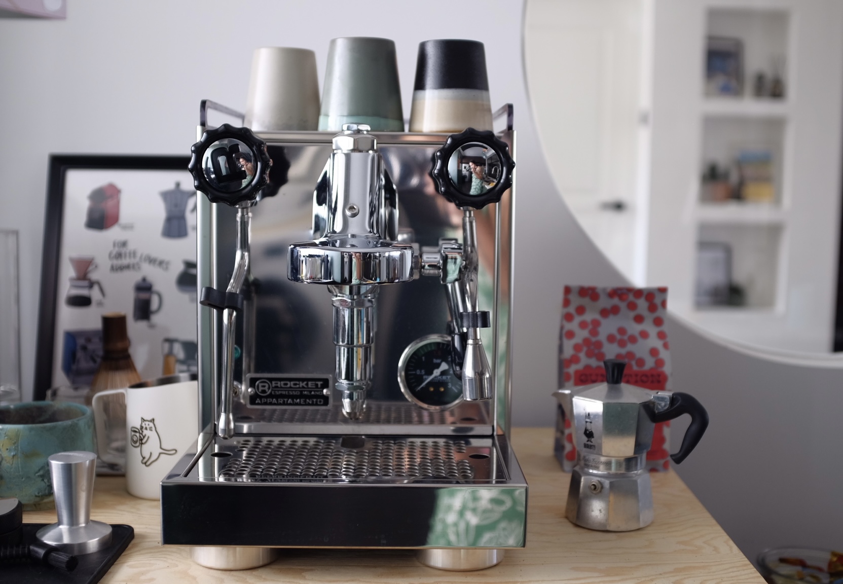 Spacious-eclectic-kitchen-with-large-countertop!-