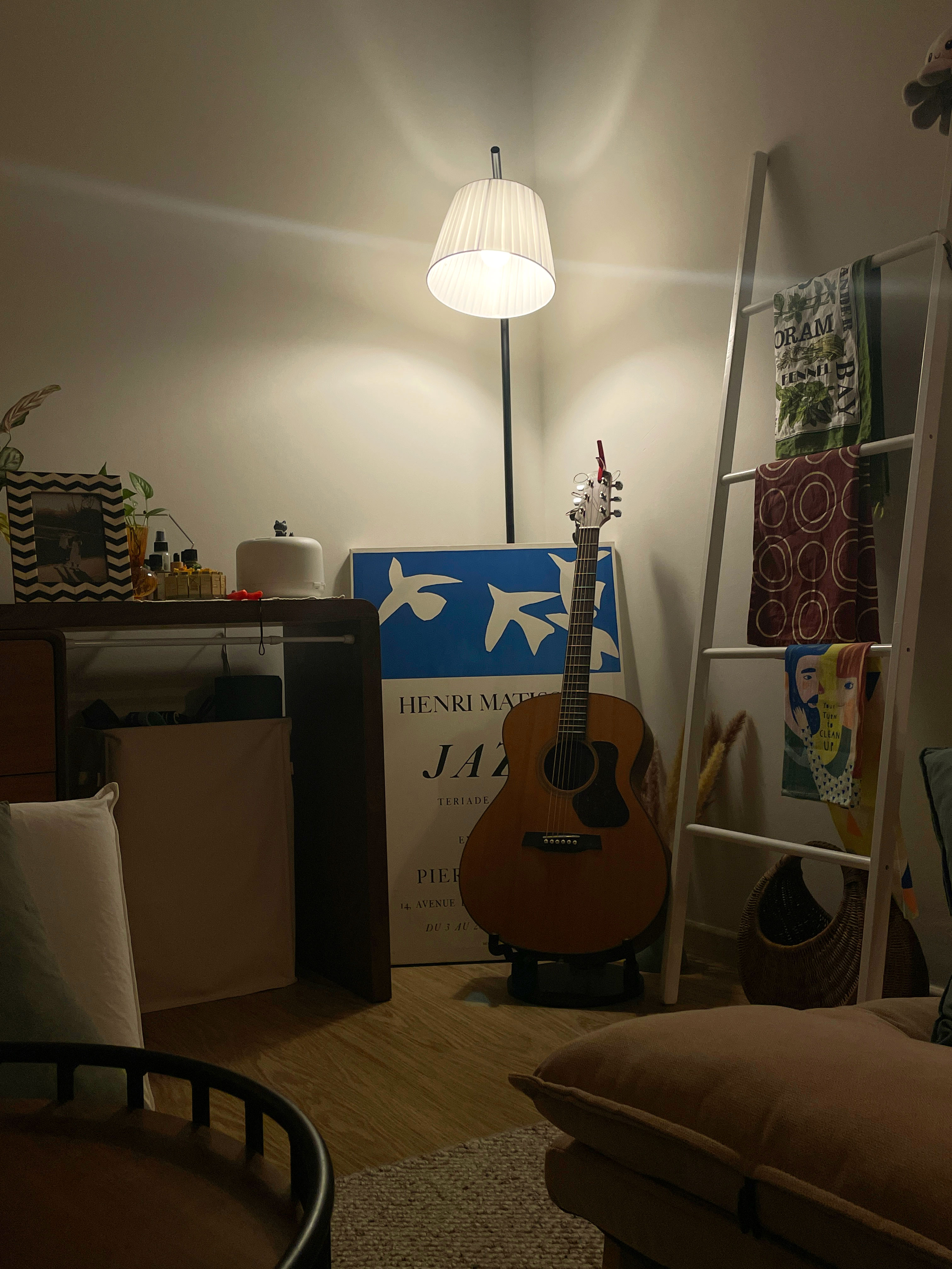 Let There Be Light: Say NO to dark spaces 🙅🏻‍♀️🙅🏻‍♂️  - dimly lit room, cozy ambiance, soft lighting, hanging lamp, white