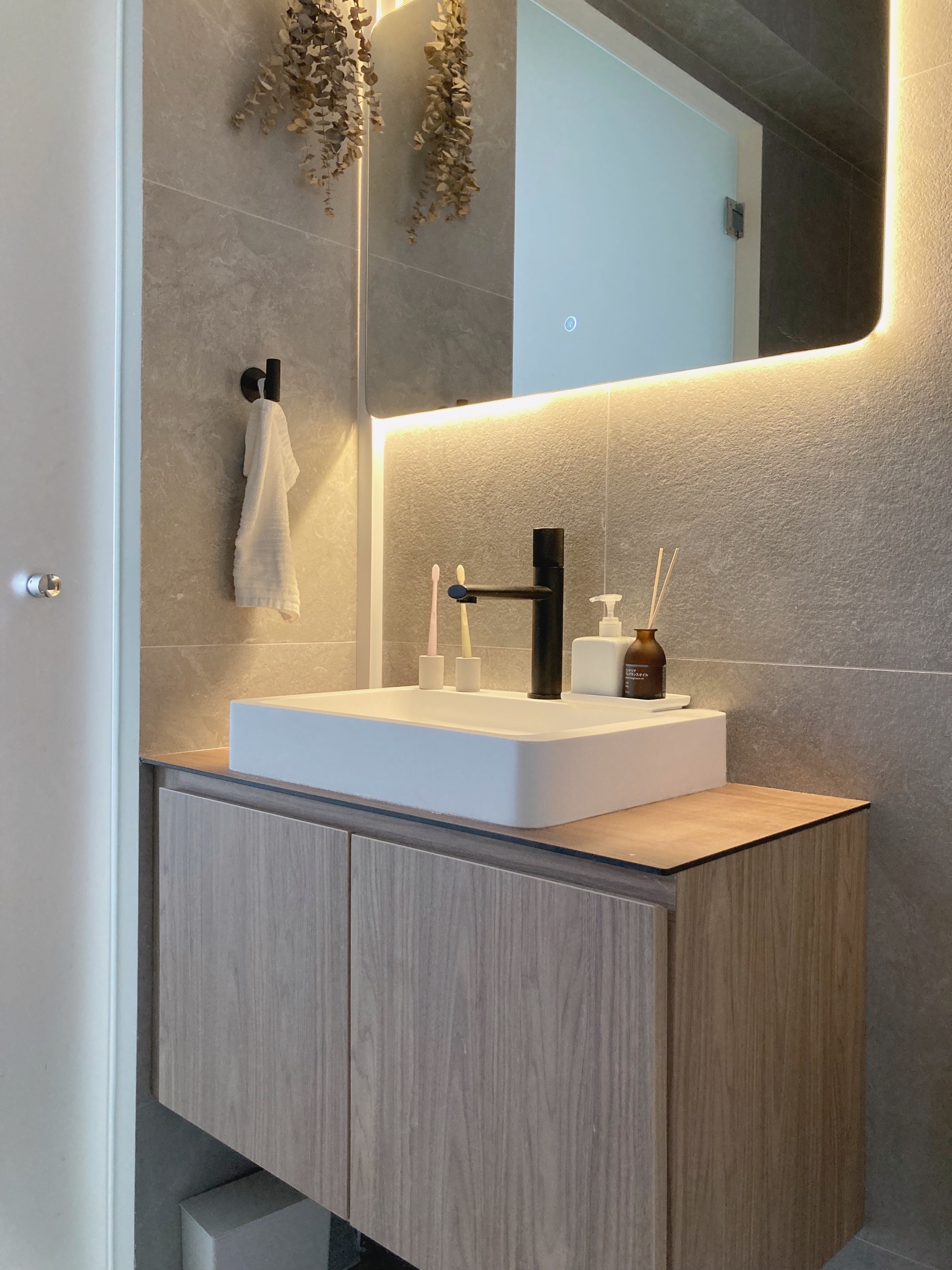 Muji Hotel-inspired toilet with a bathtub - modern bathroom vanity, sleek sink, wooden cabinet, minimalist design, floating