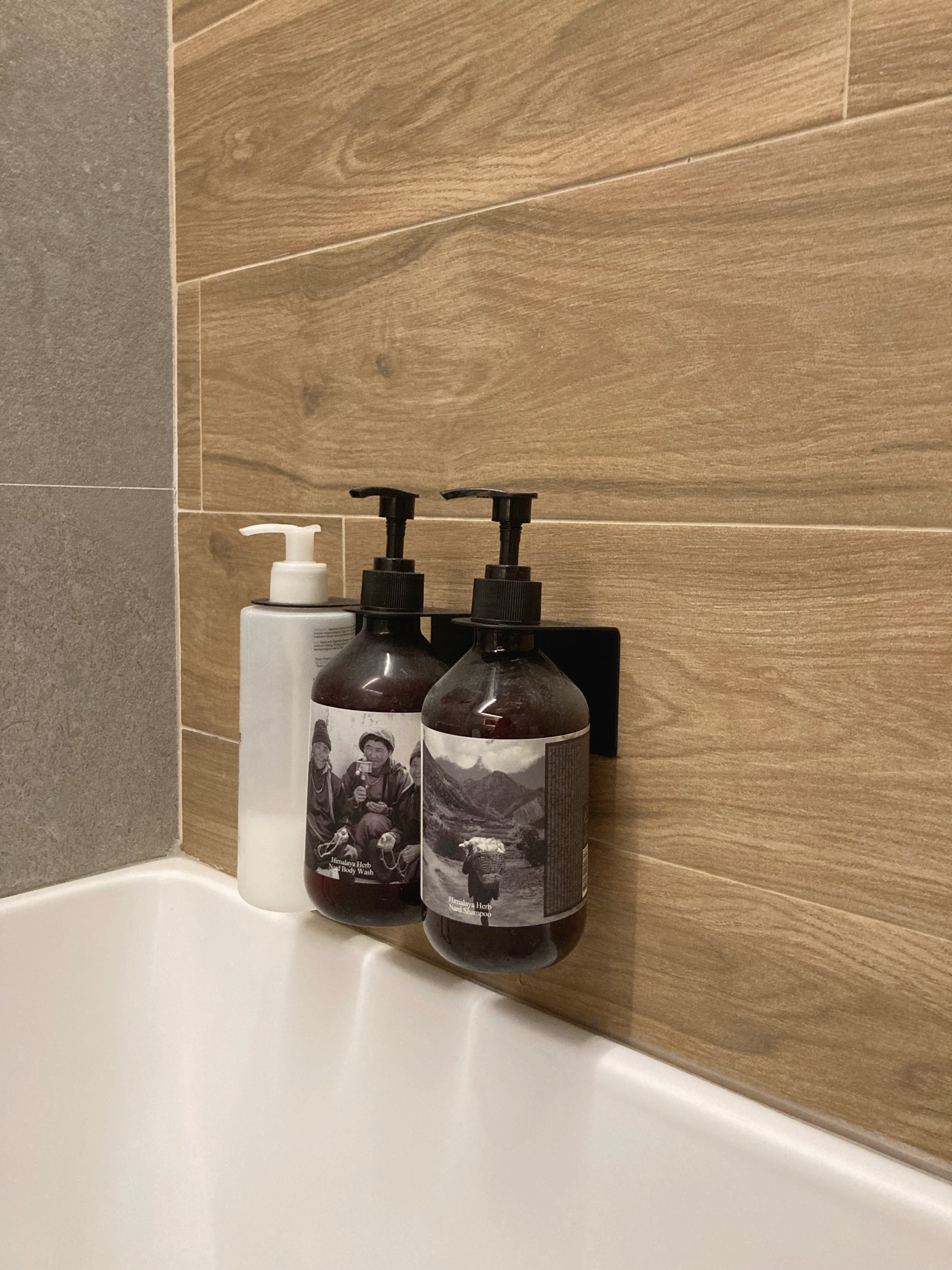 Muji Hotel-inspired toilet with a bathtub - Bathroom counter, soap dispensers, black pump bottles, Himalaya Herb Nard Soap