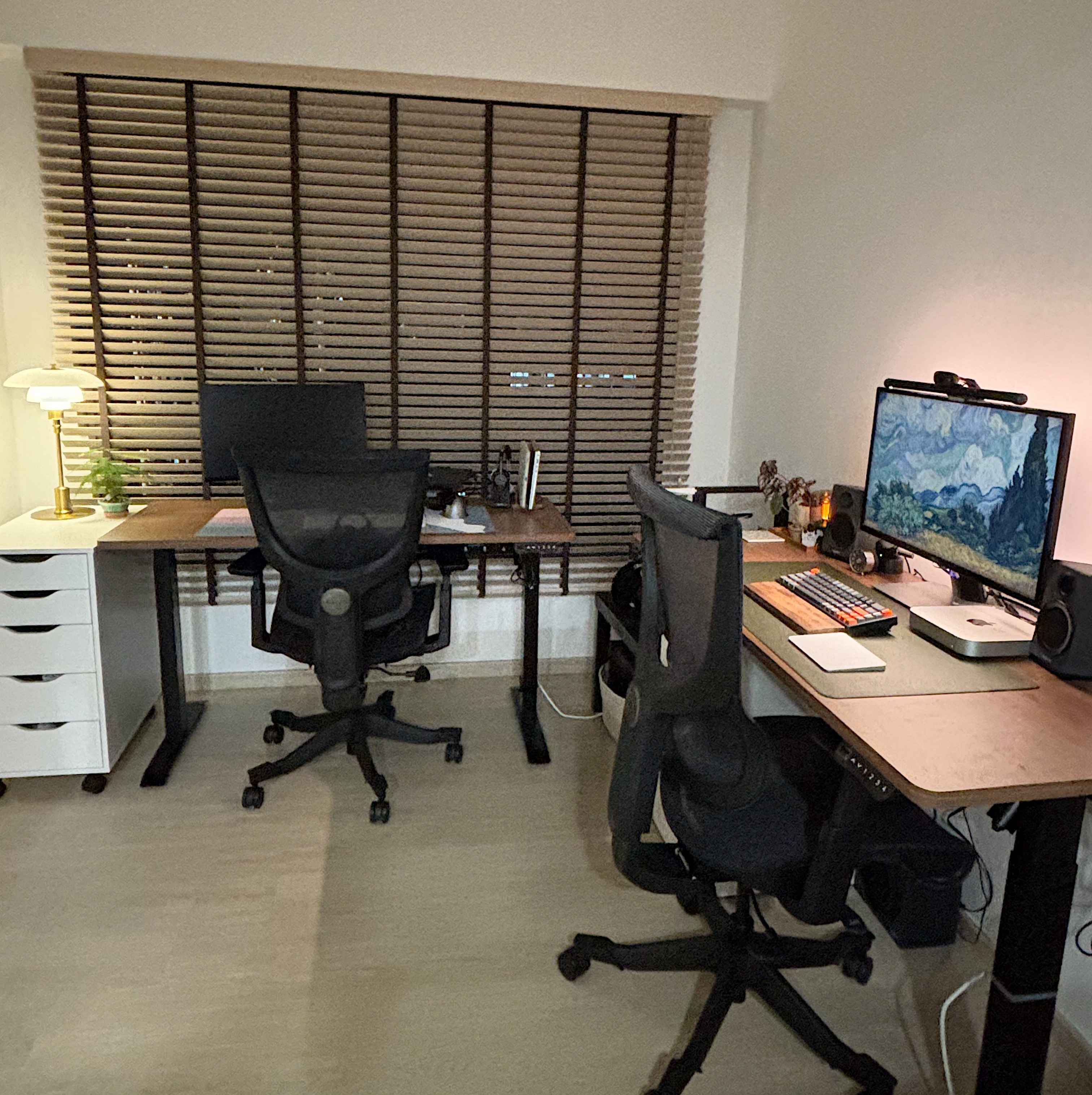 Creating a productive, focused and creative workspace! - Wooden desk, black office chair, window with blinds, desk lamp