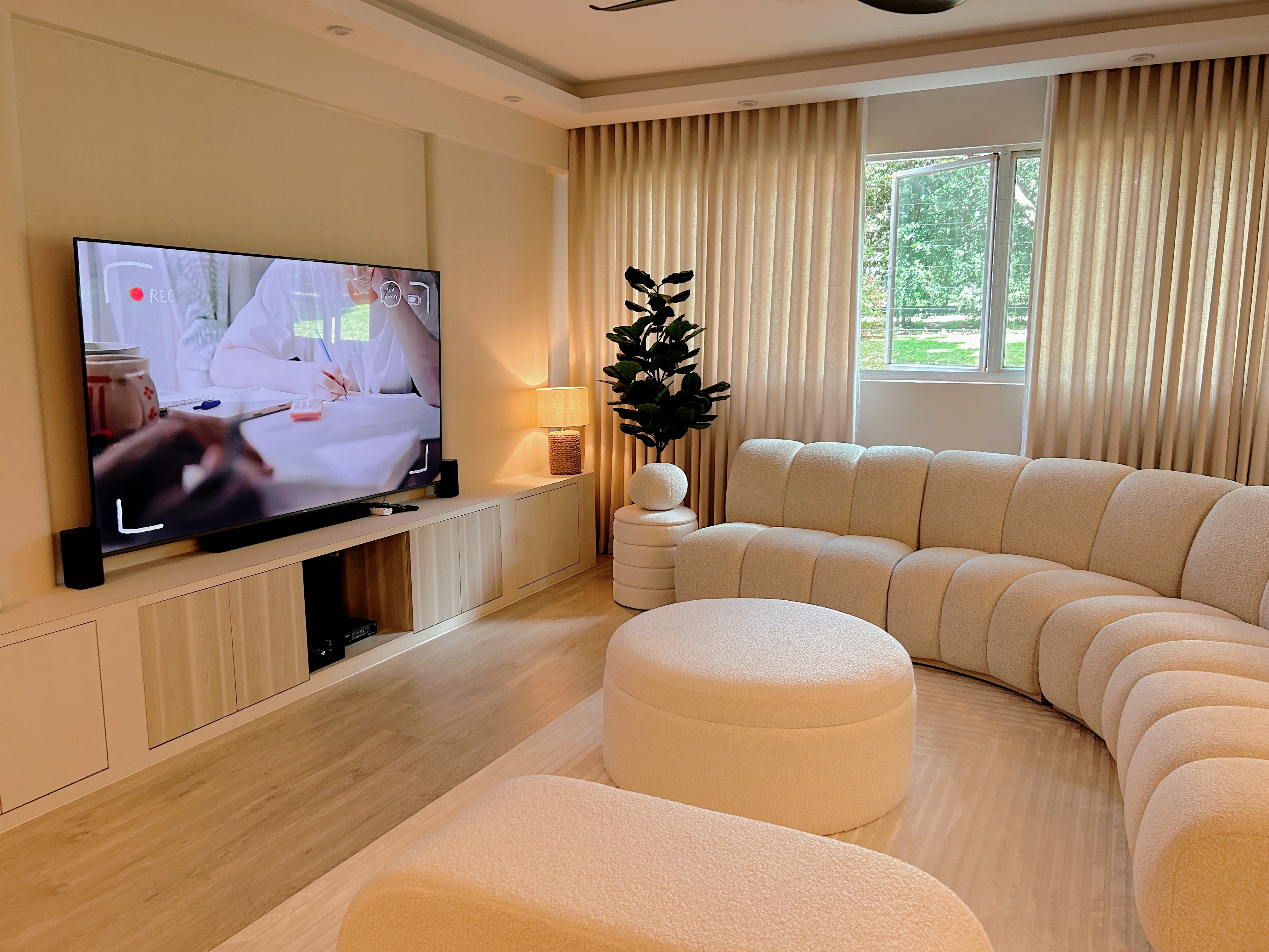 Living-Room:-Chill-and-Netflix!