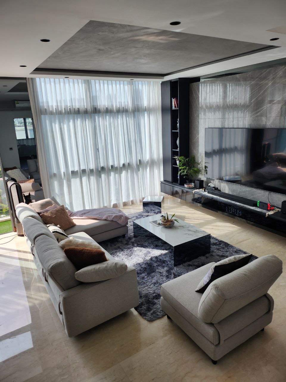 Living-Room:-a-Monochromatic-Affair-