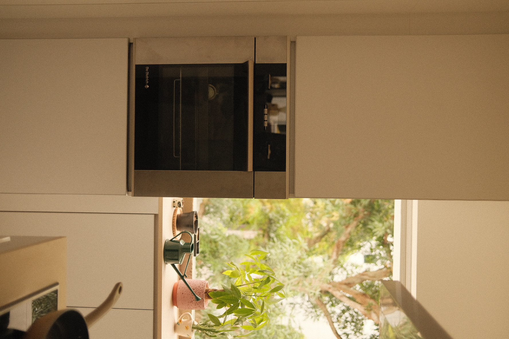 Open kitchen overlooking a green oasis! - Kitchen cabinets, modern design, minimalist decor, neutral color palette, open