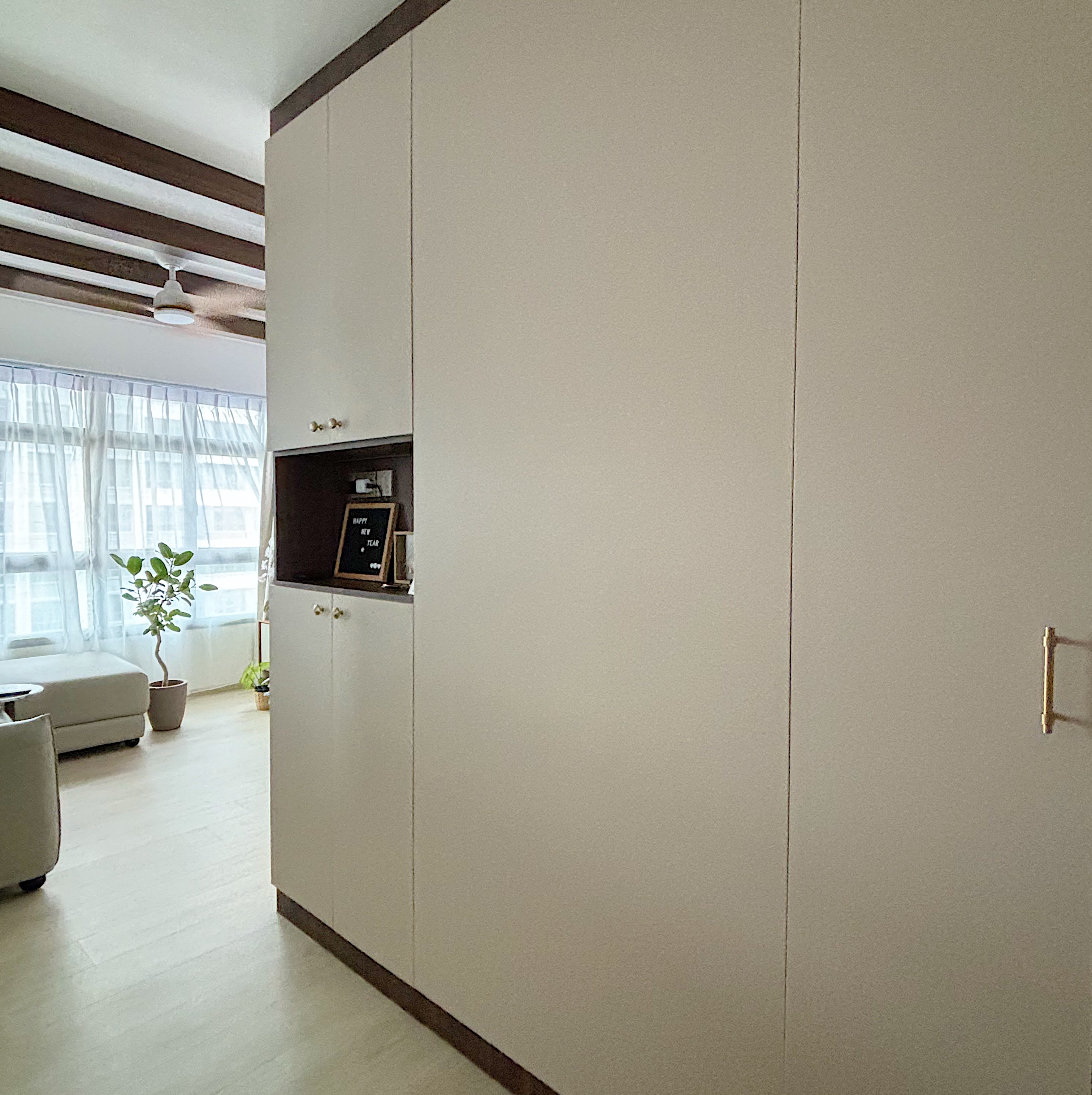 Entryway that welcomes you into our home - White minimalist cabinet, light beige color, built-in shelving, modern design
