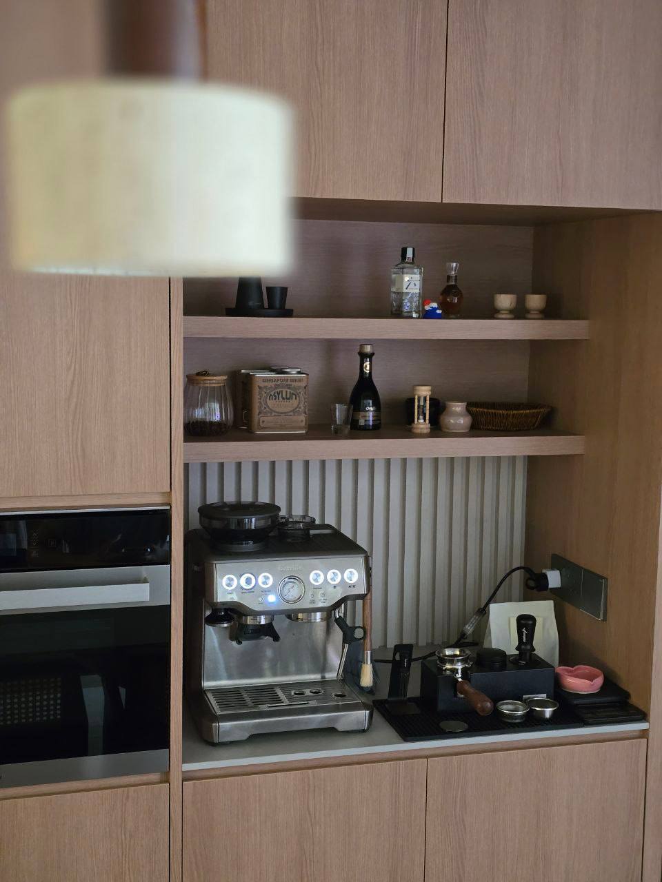 Mid-Century Modern Home #Laifewithsy_ - Wooden kitchen cabinets, modern design, coffee machine, espresso machine, stovetop