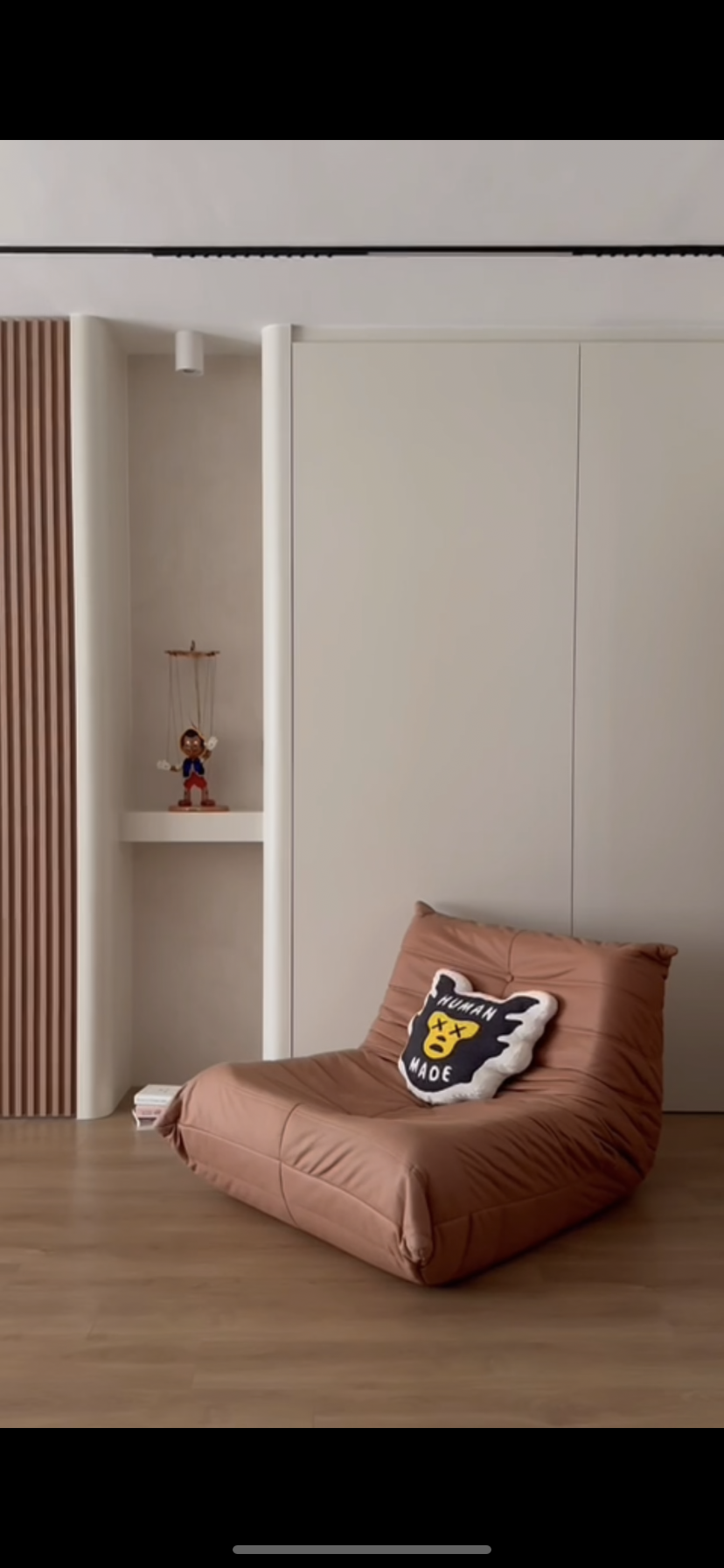 Mid-Century Modern Home #Laifewithsy_ - Modern minimalist living room, cozy seating area, brown bean bag chair, soft wooden